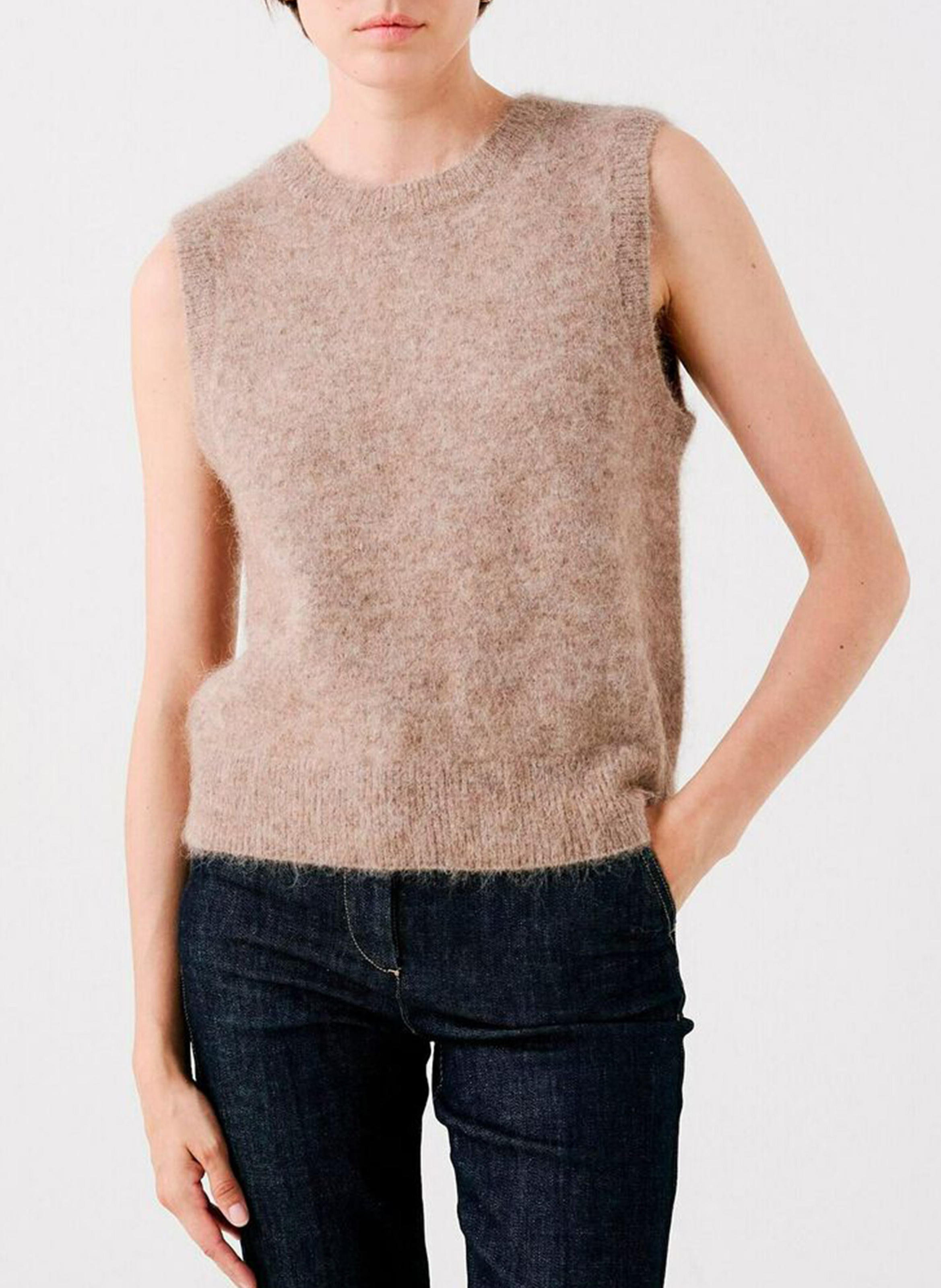 Sleeveless straight-cut wool sweater with a round neckline CAROLL Brown