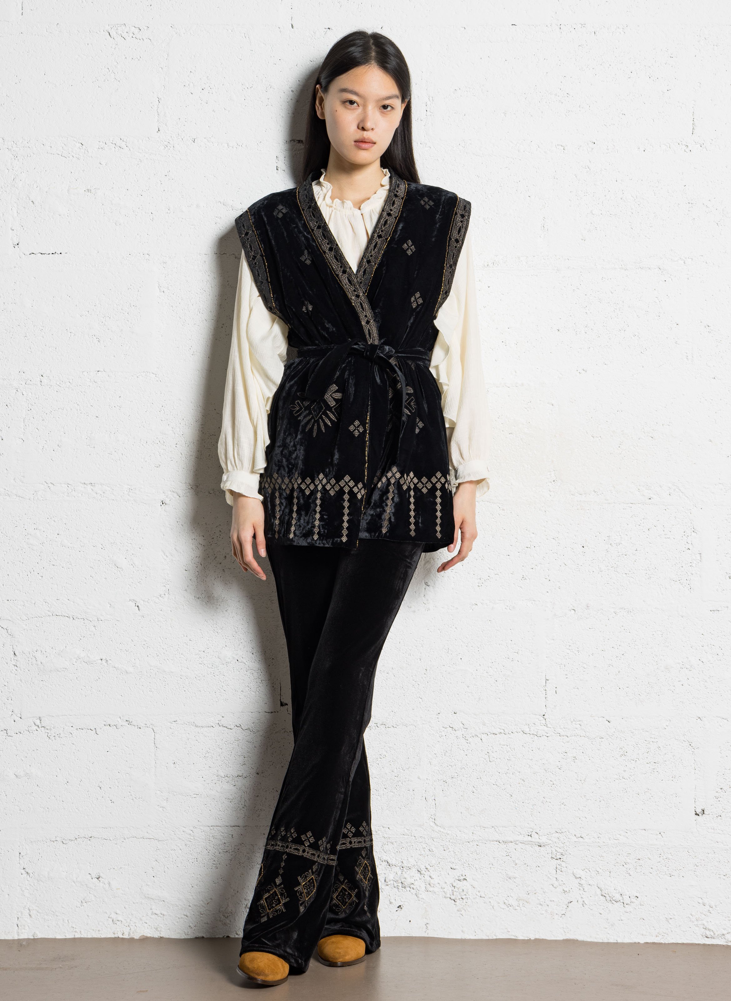 Flare velvet embroidered pants LA PETITE ETOILE Black