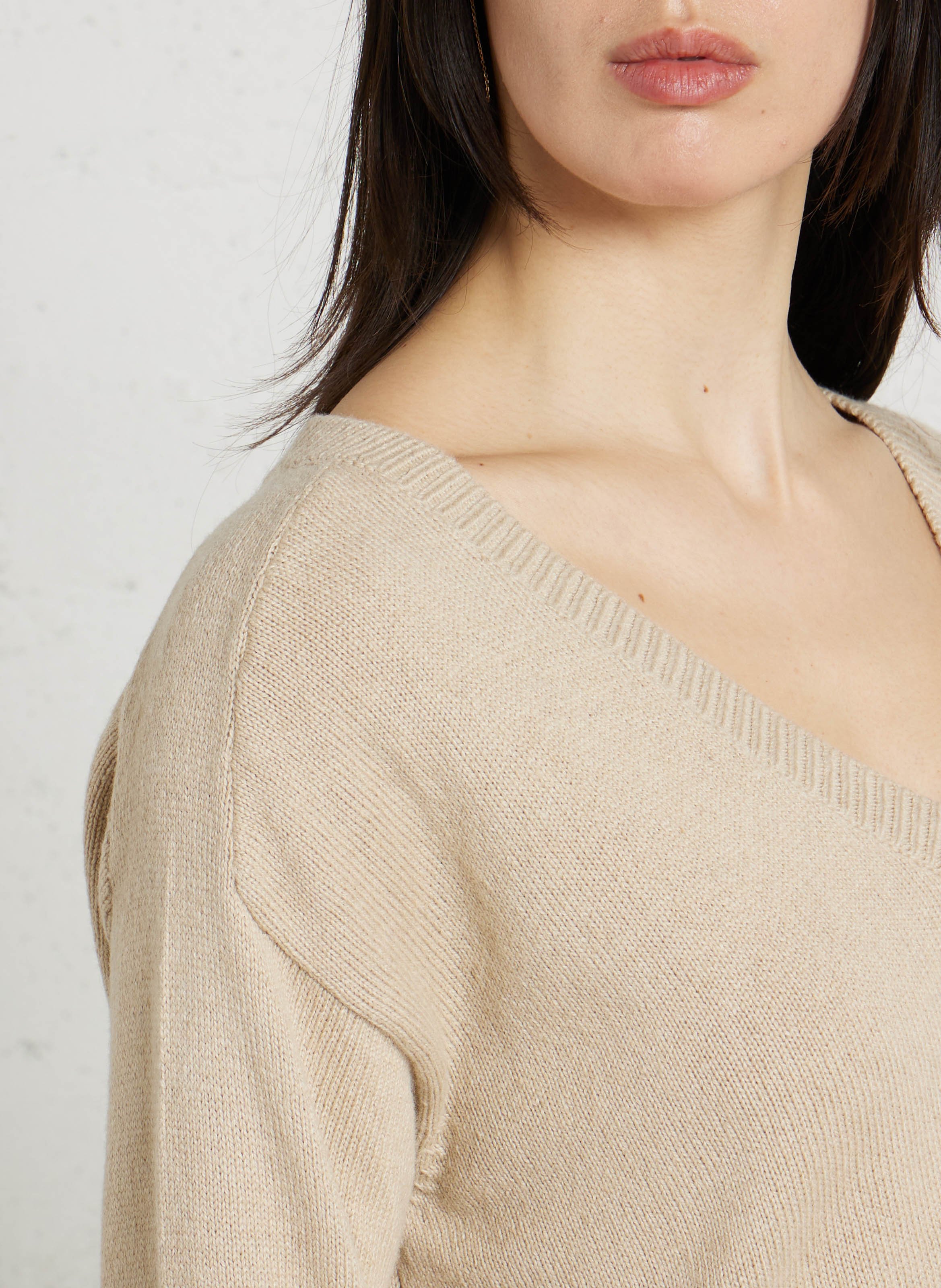 Pull ample col V en maille mélangée MAISON ANJE Beige