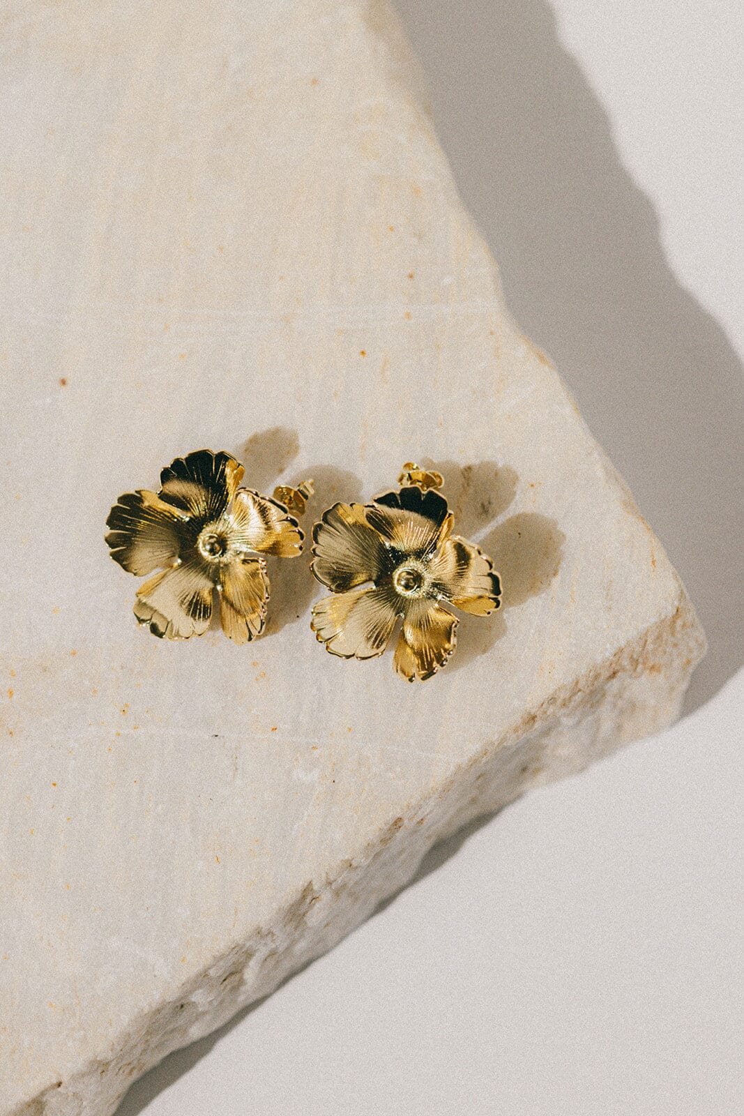 Large flower stud earrings in silver-plated  MONSIEUR SIMONE Golden