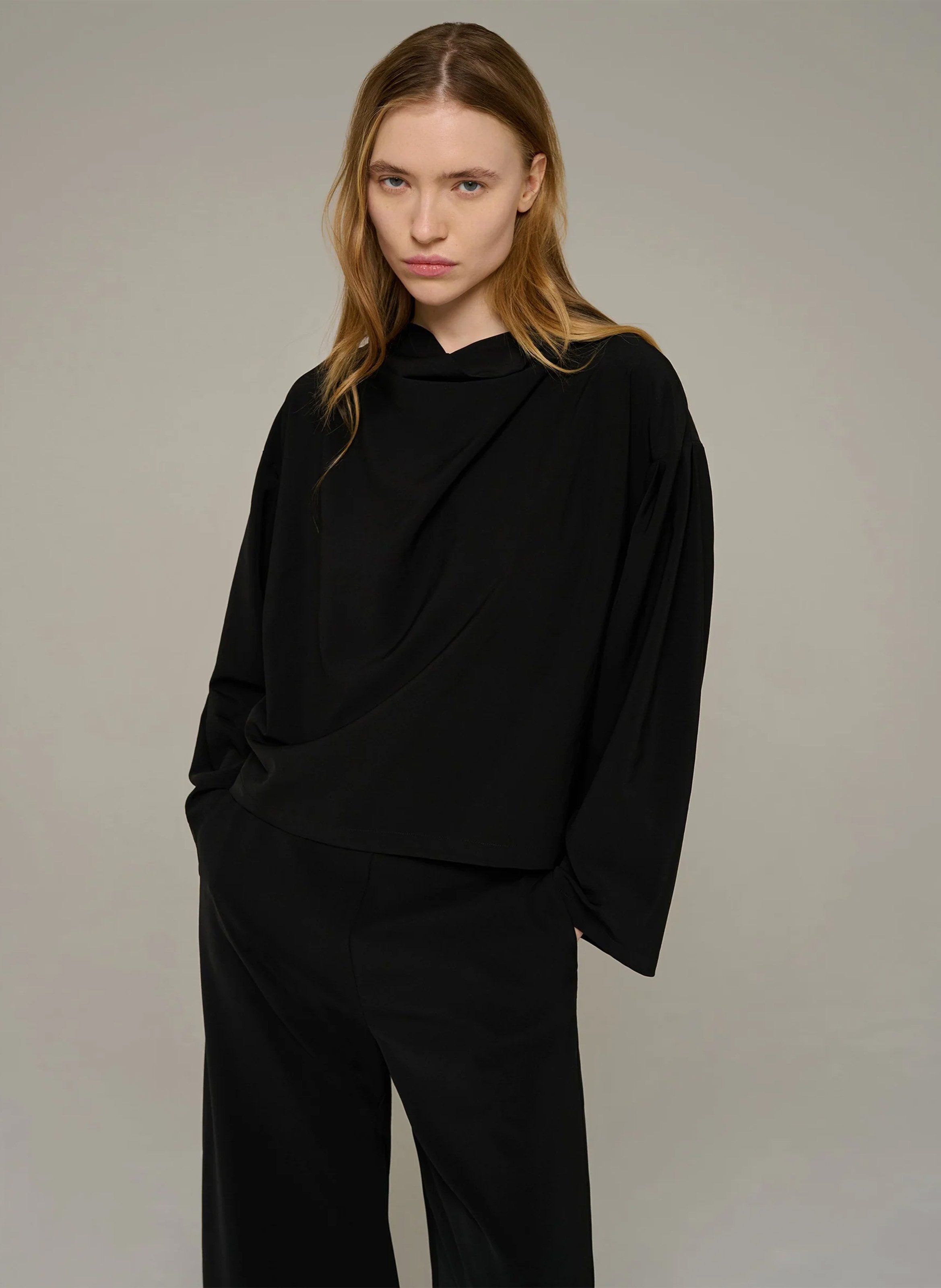 Weite Bluse mit langen Ärmeln COTELAC Schwarz