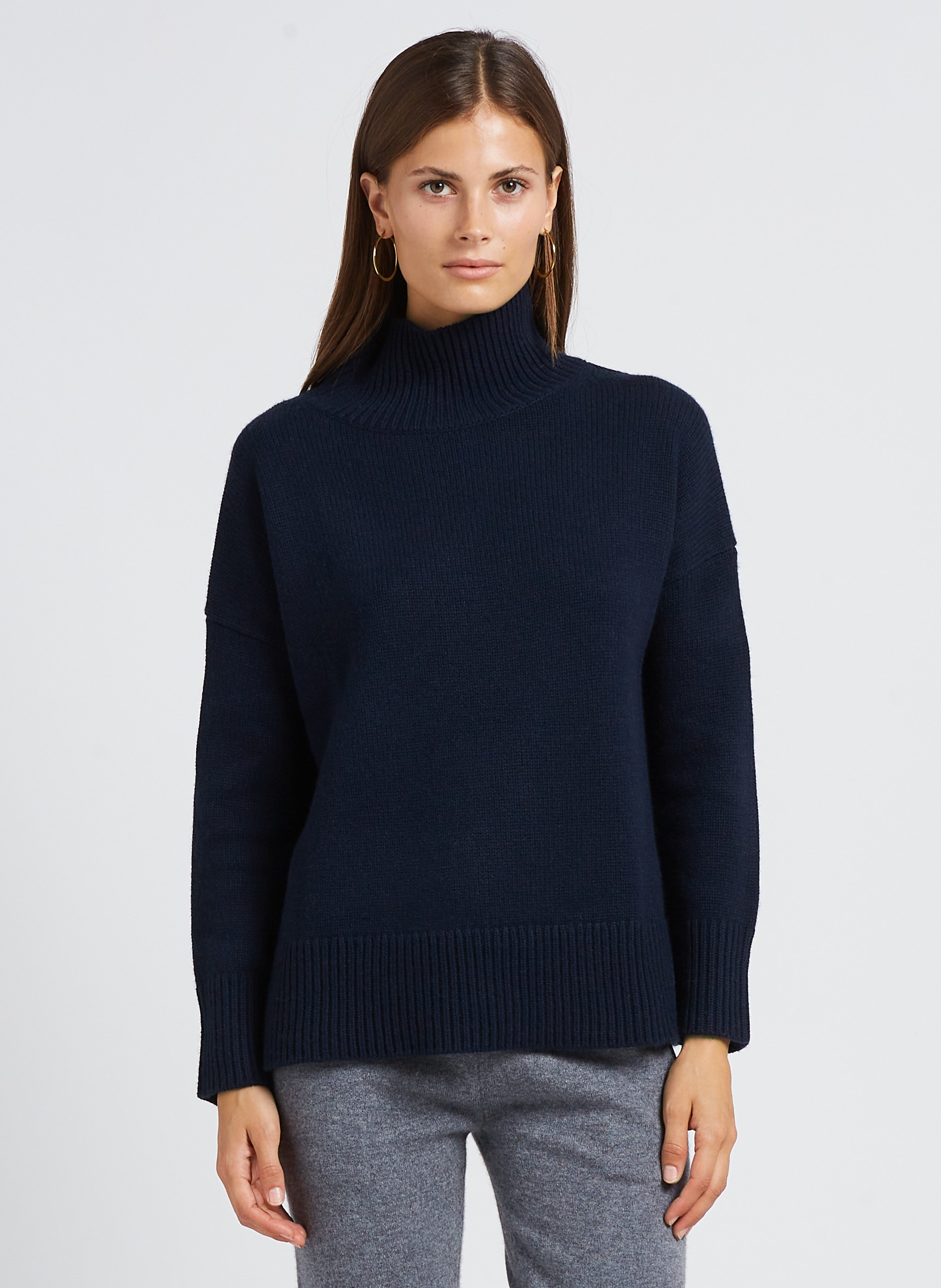 Ruimvallende trui van kasjmier met opstaande kraag KUJTEN Blauw