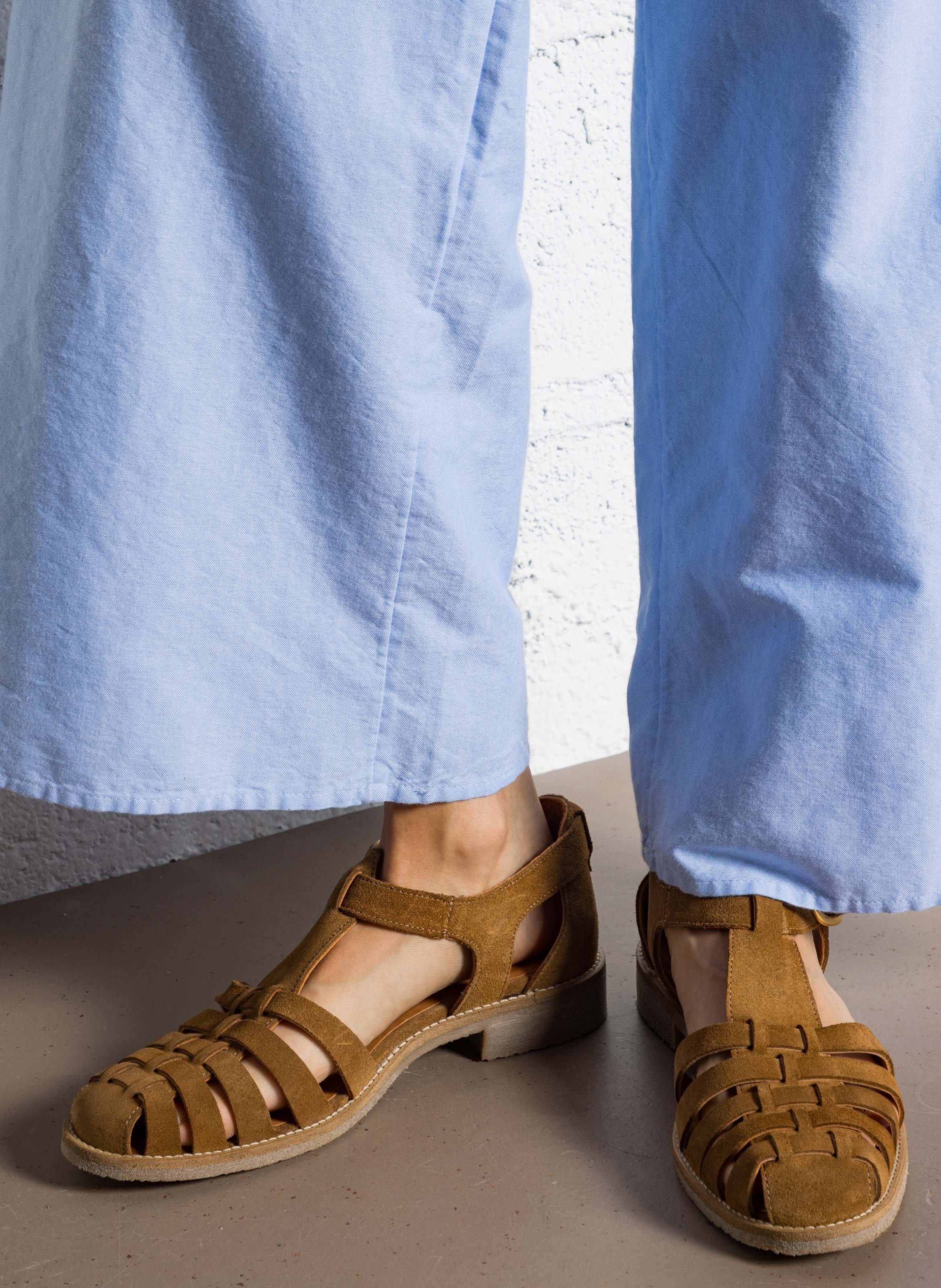 Flache Sandalen aus Veloursleder MAISON TOUFET Beige