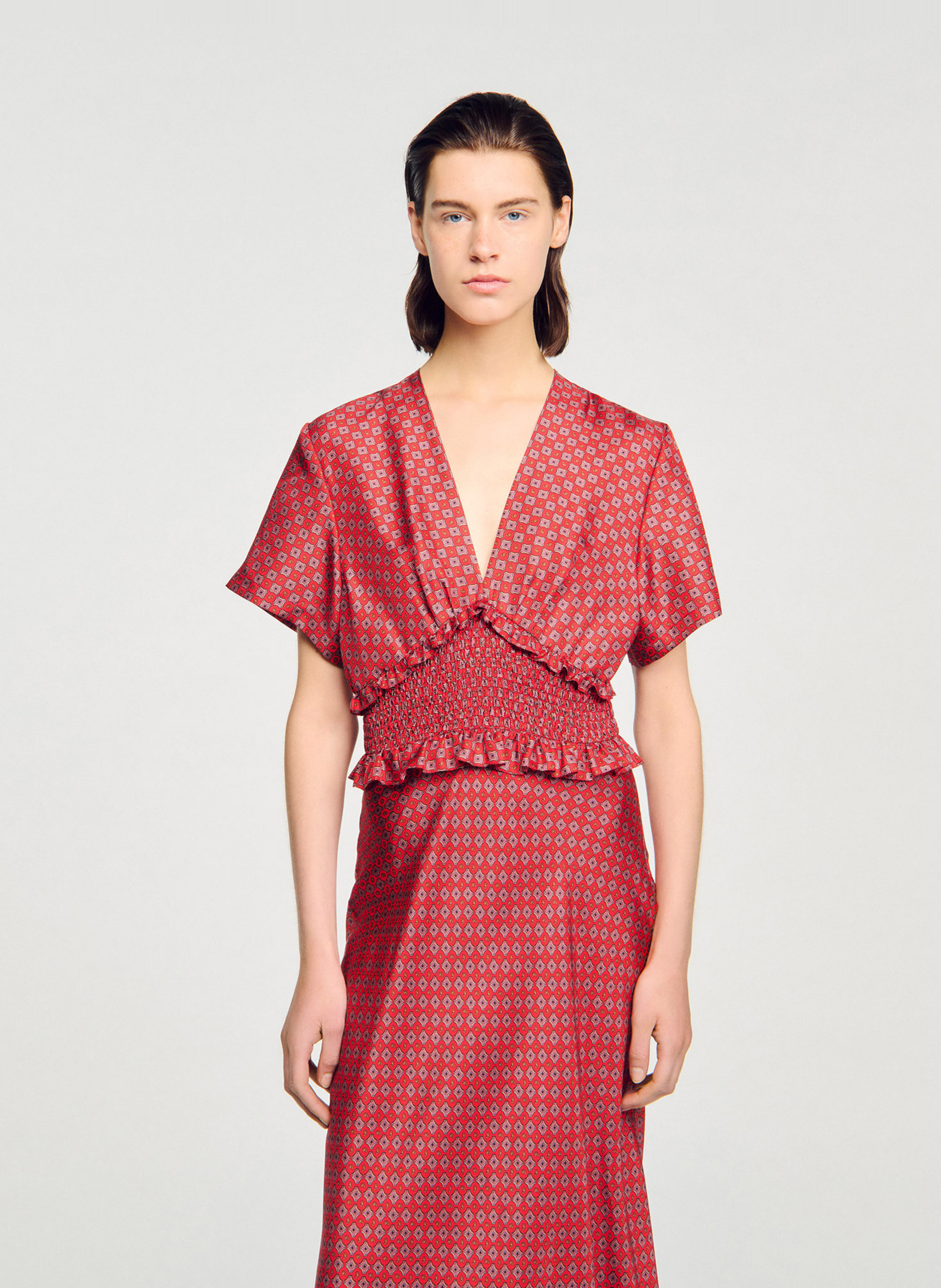 Robe longue col V cintrée à motifs SANDRO Rouge