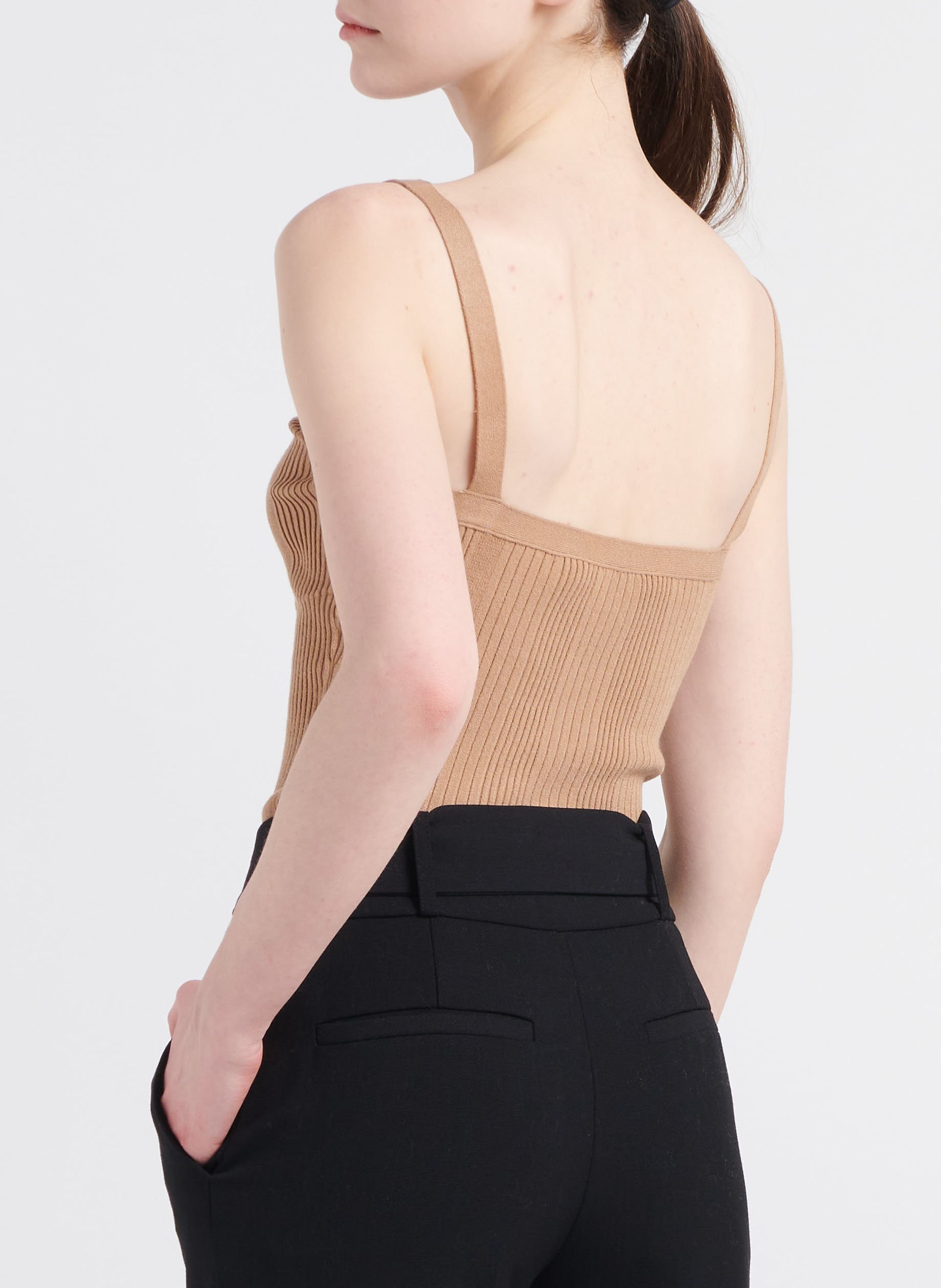 Top met V-hals en schouderbandjes IRO Beige