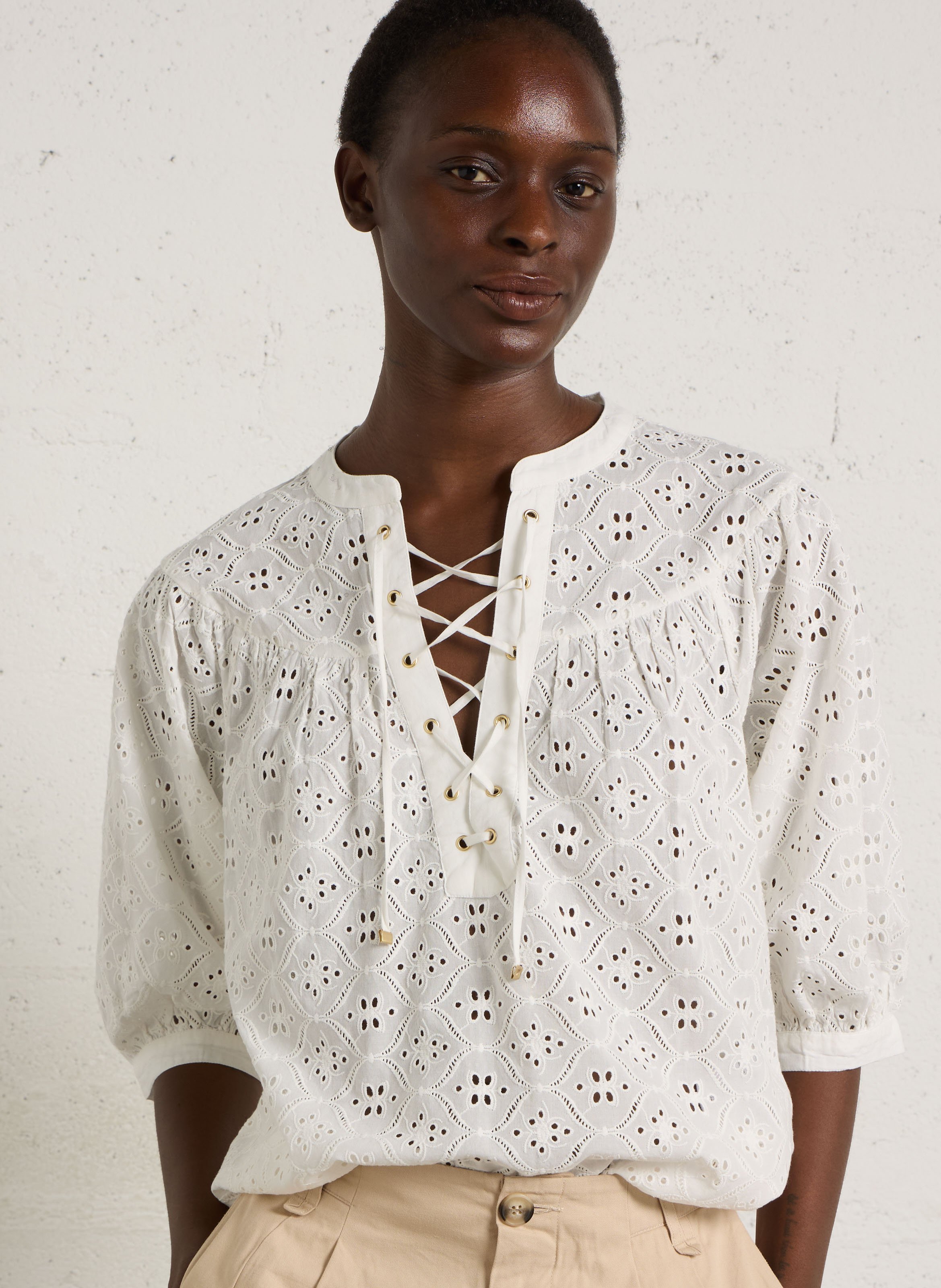 Blouse met ronde hals en borduursel MAISON 123 Wit
