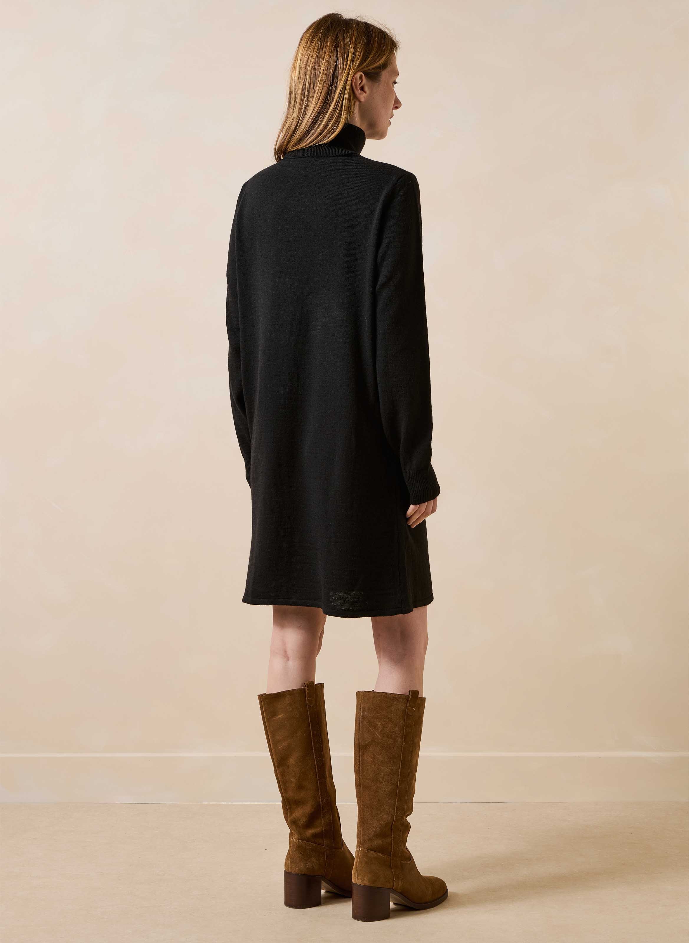 Korte jurk met col LA FEE MARABOUTEE Zwart