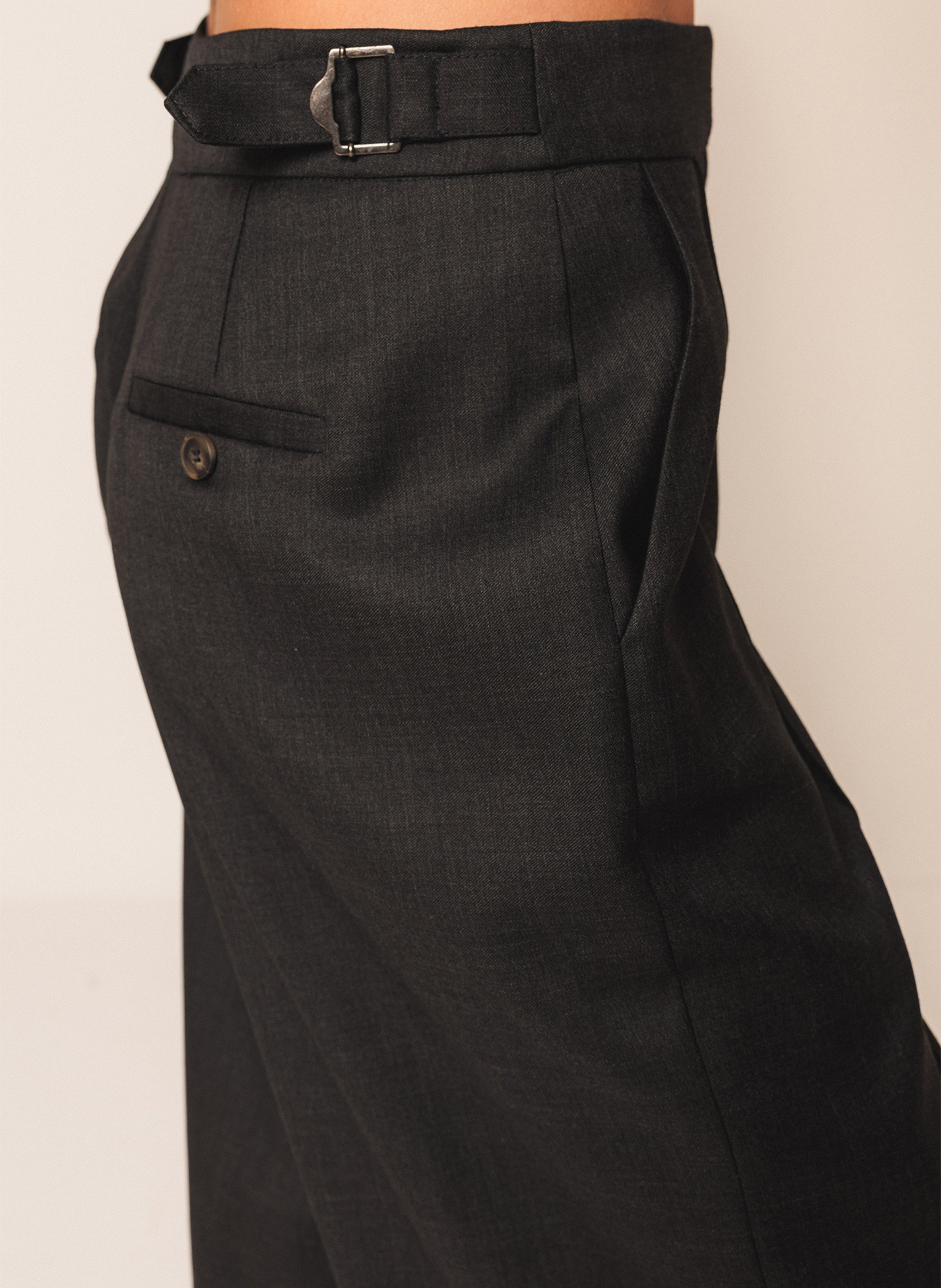 Carrot trousers INDI & COLD Black