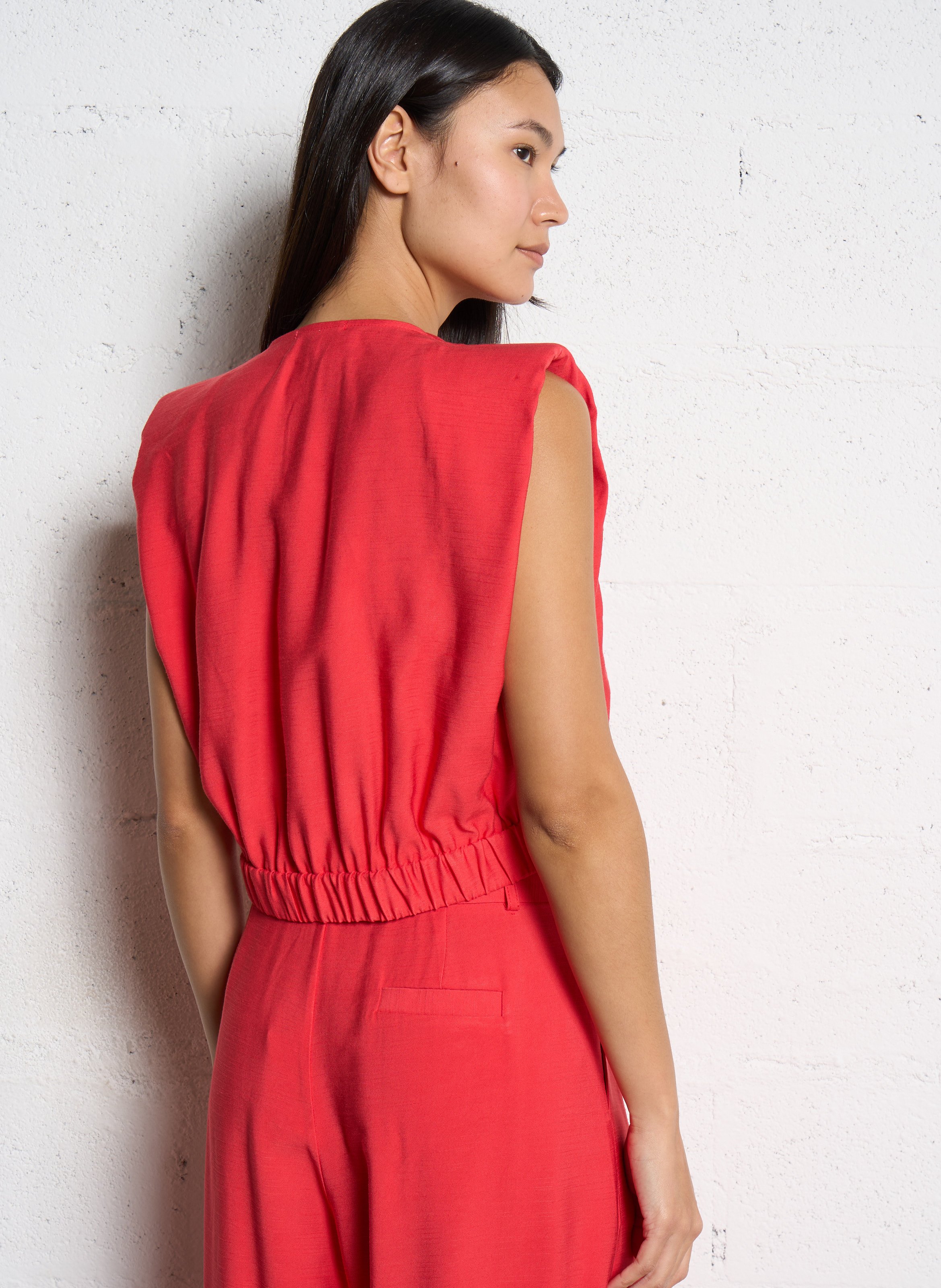 Top court droit col V SUNCOO Rouge