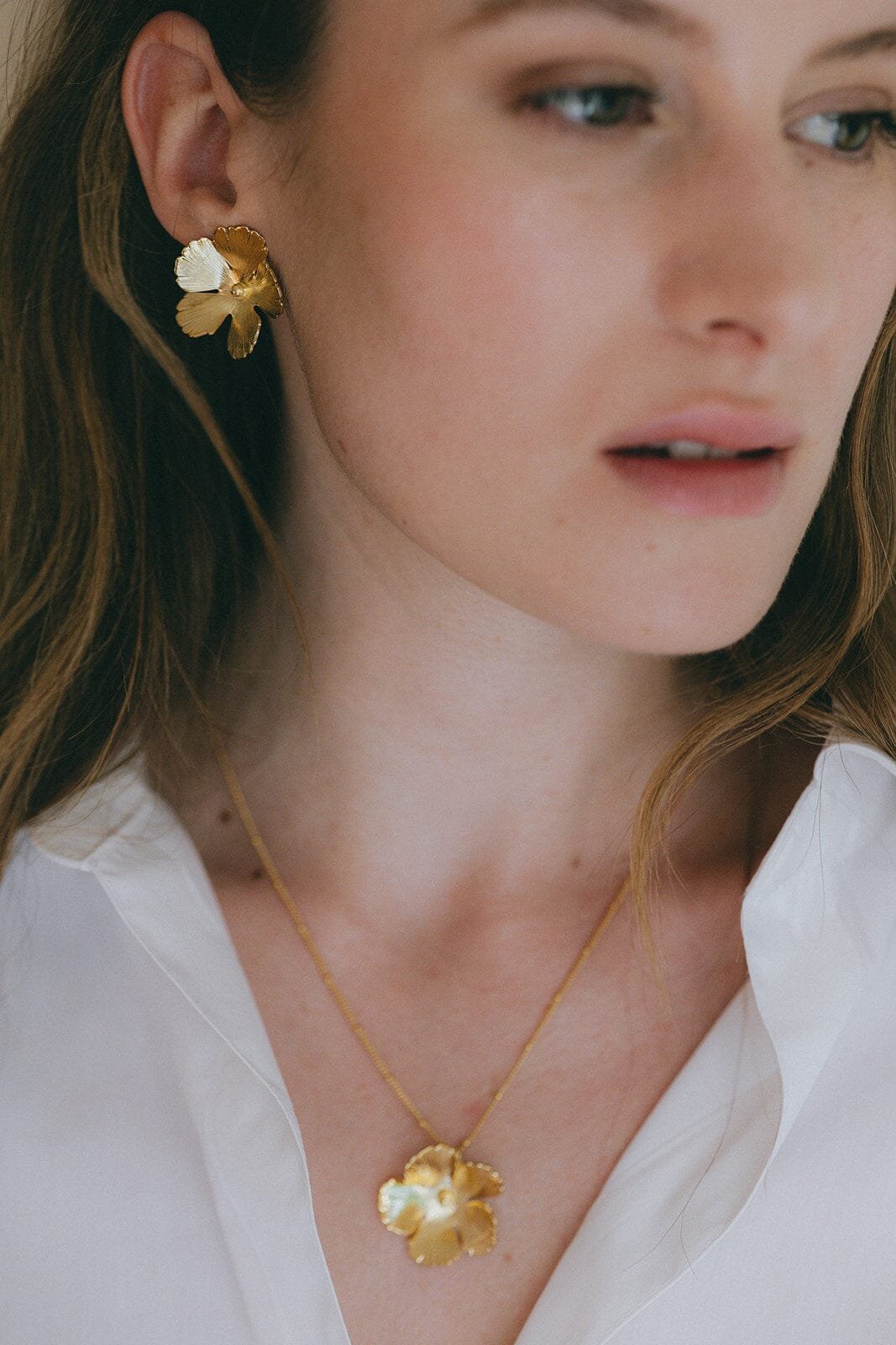 Large flower stud earrings in silver-plated  MONSIEUR SIMONE Golden