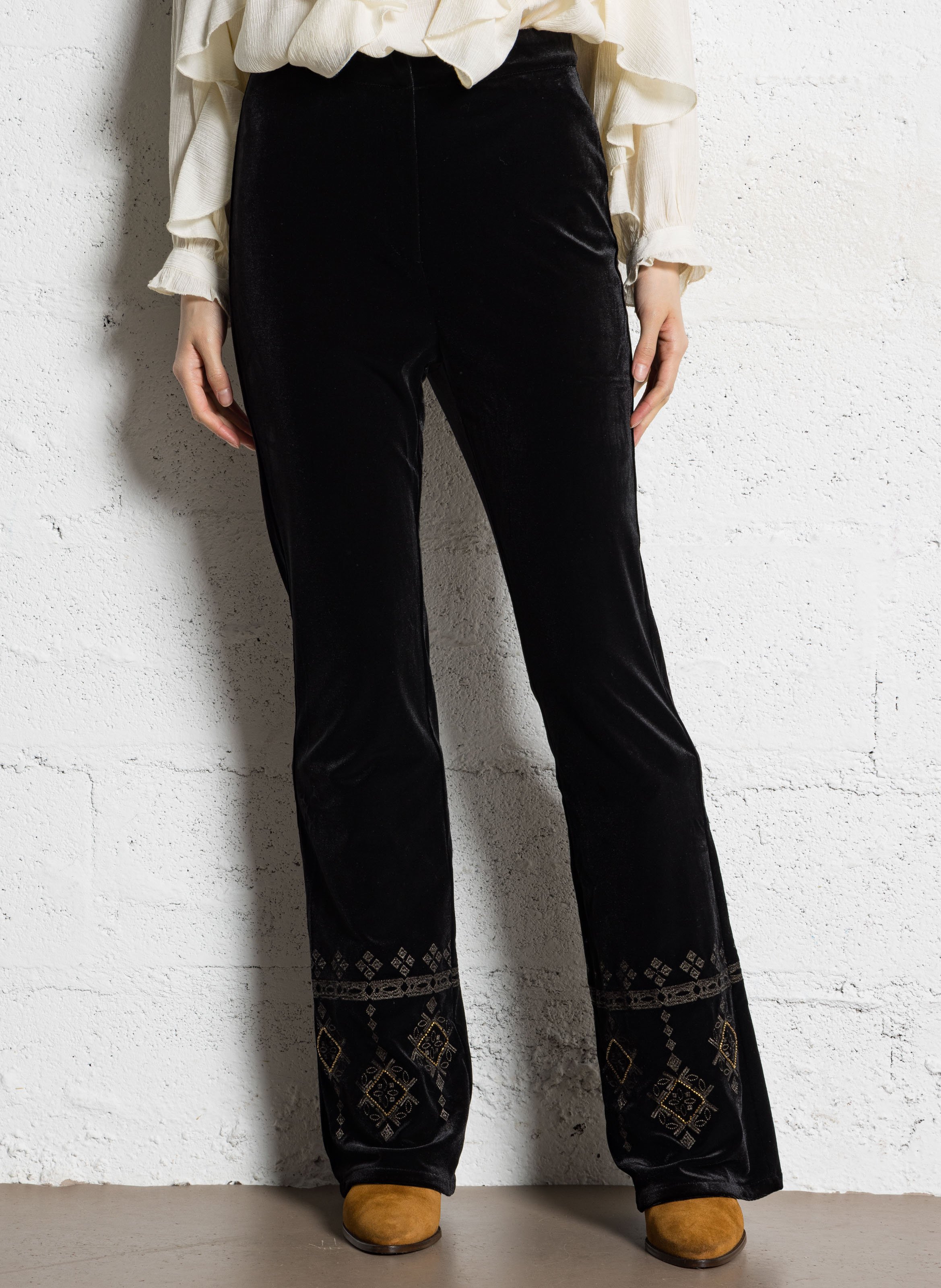 Flare velvet embroidered pants LA PETITE ETOILE Black