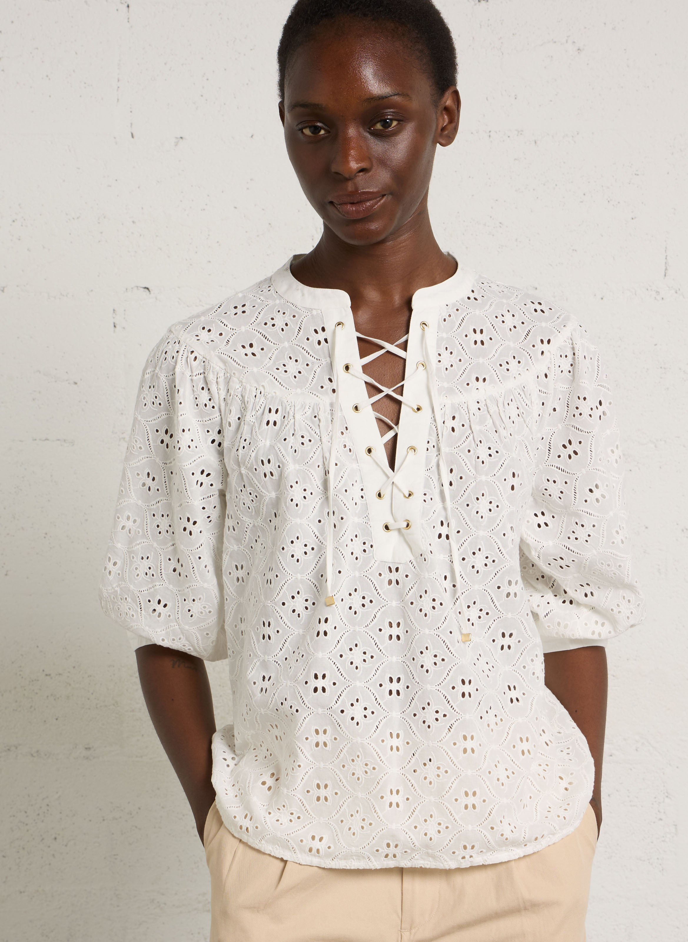 Blouse met ronde hals en borduursel MAISON 123 Wit