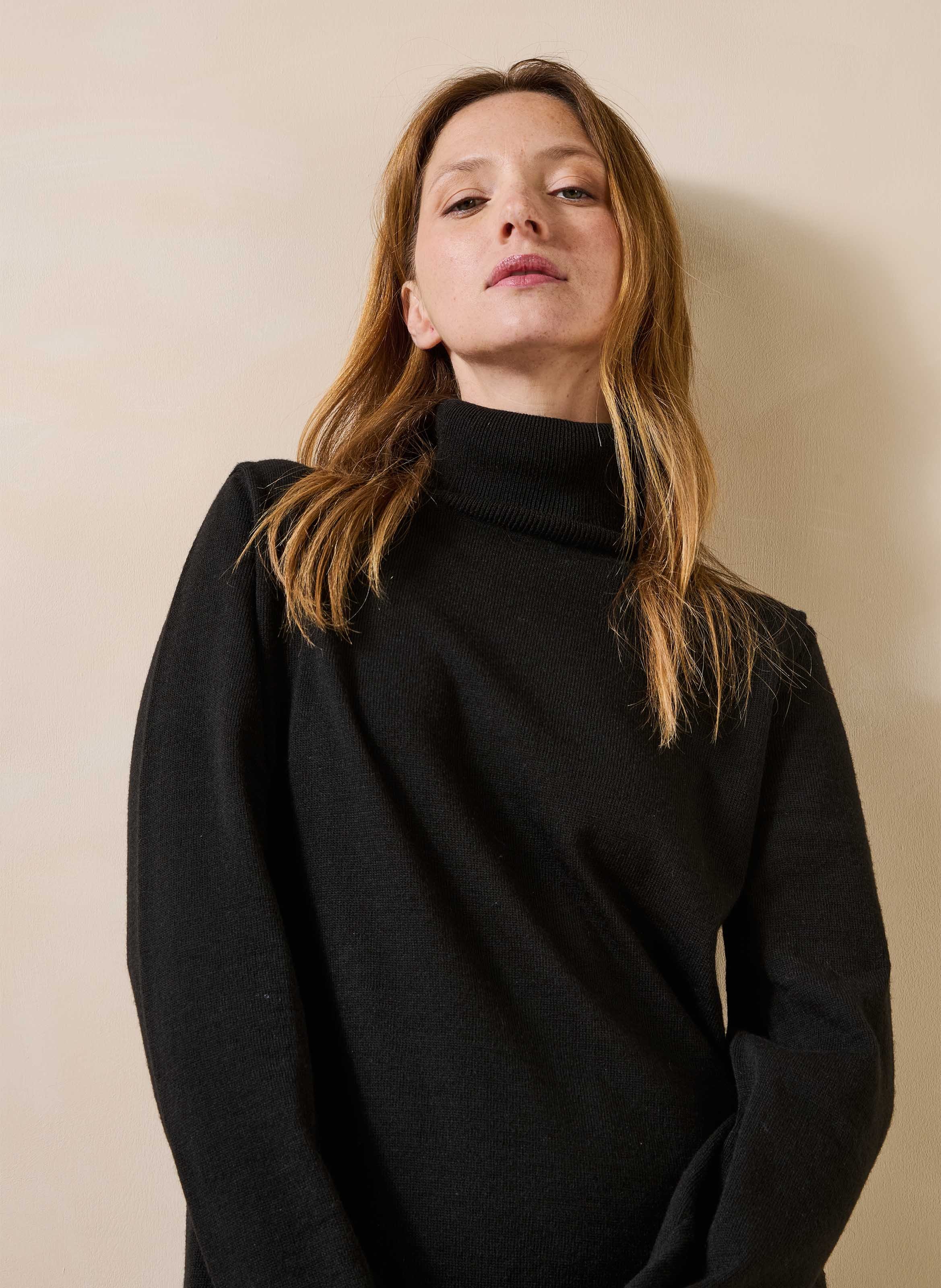 Korte jurk met col LA FEE MARABOUTEE Zwart
