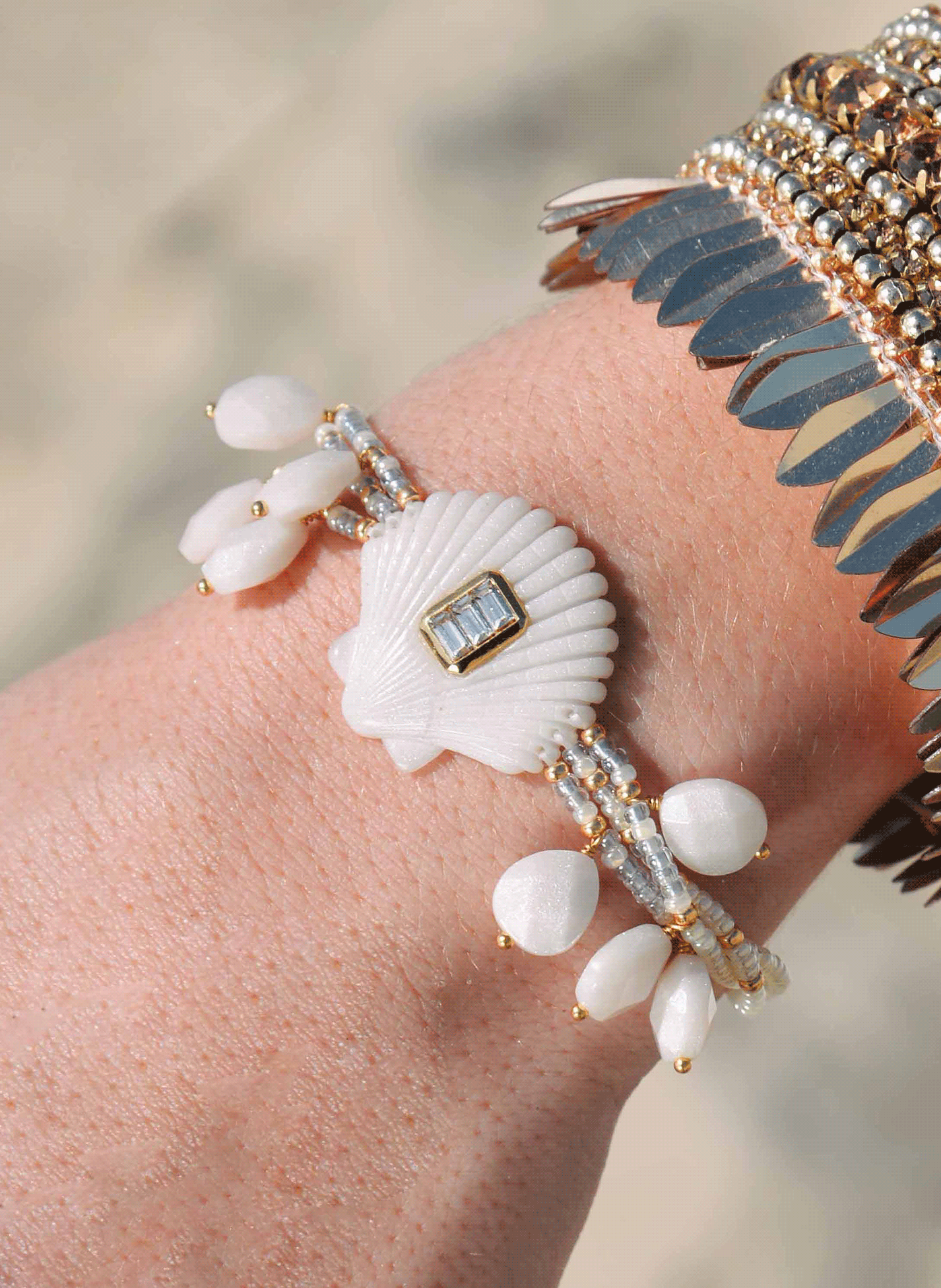 Adjustable bracelet with beads and pendants HIPANEMA White