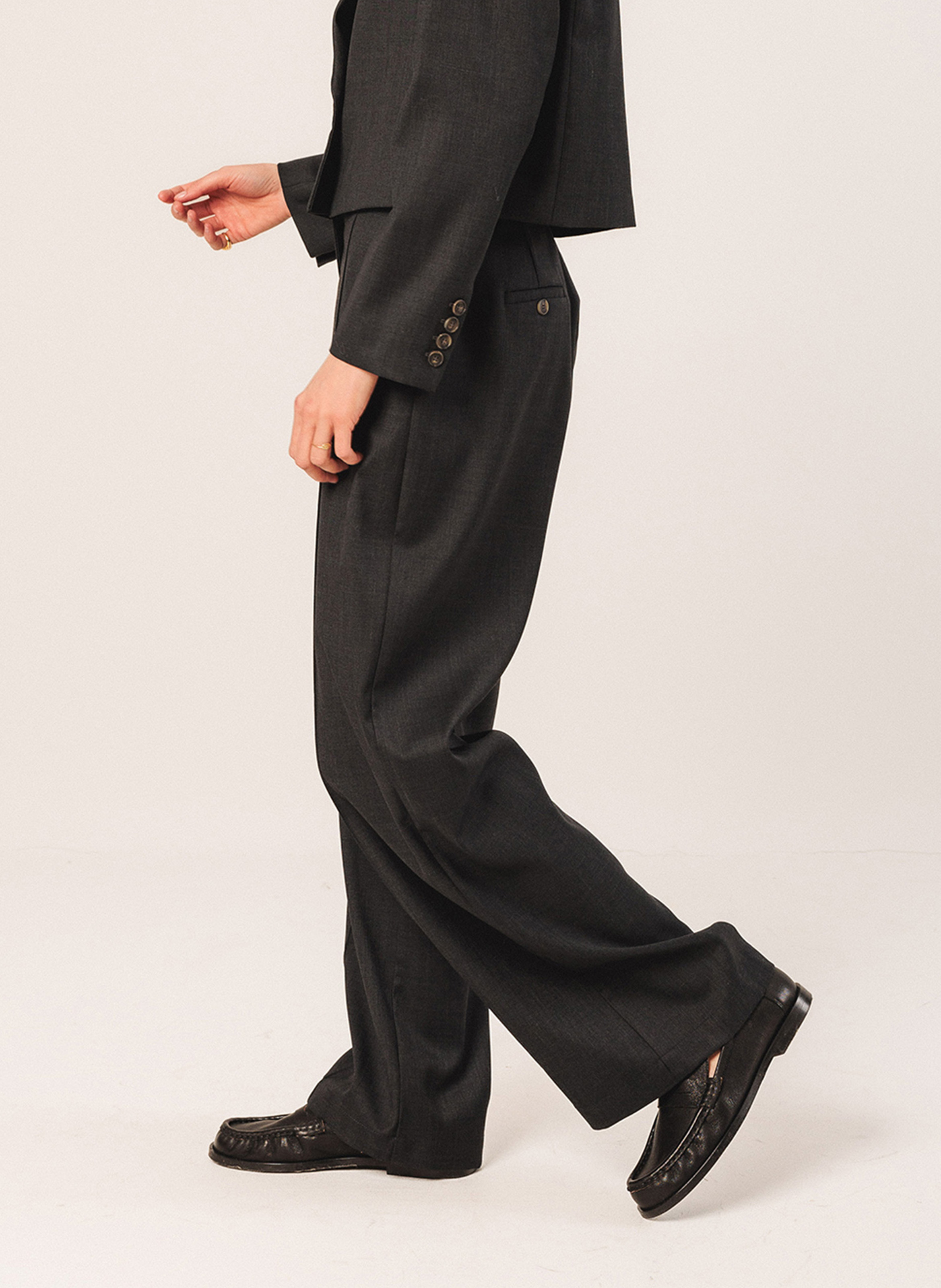 Carrot trousers INDI & COLD Black