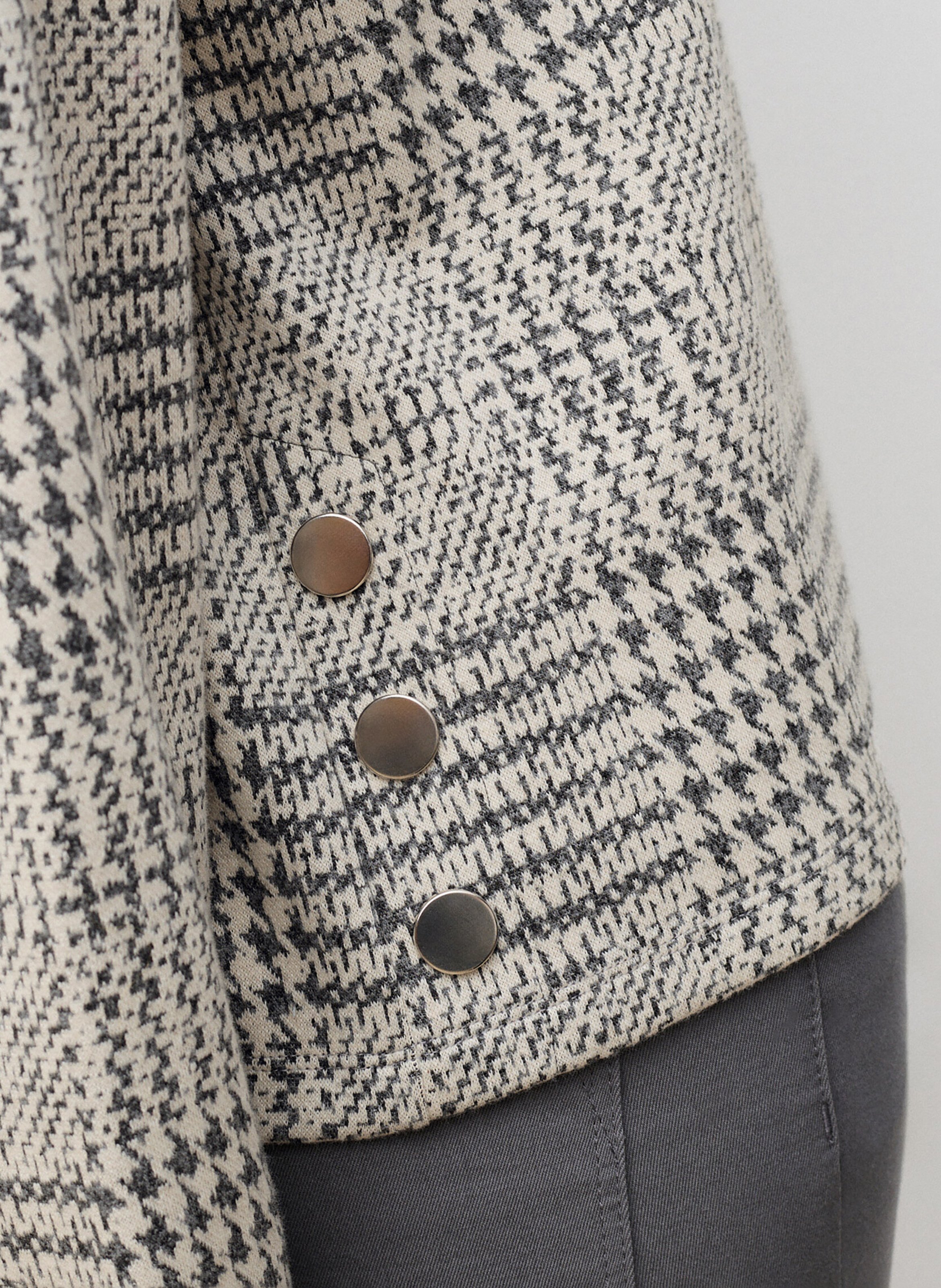 Gerade geschnittener Rollkragenpullover mit Print CAROLL Grau