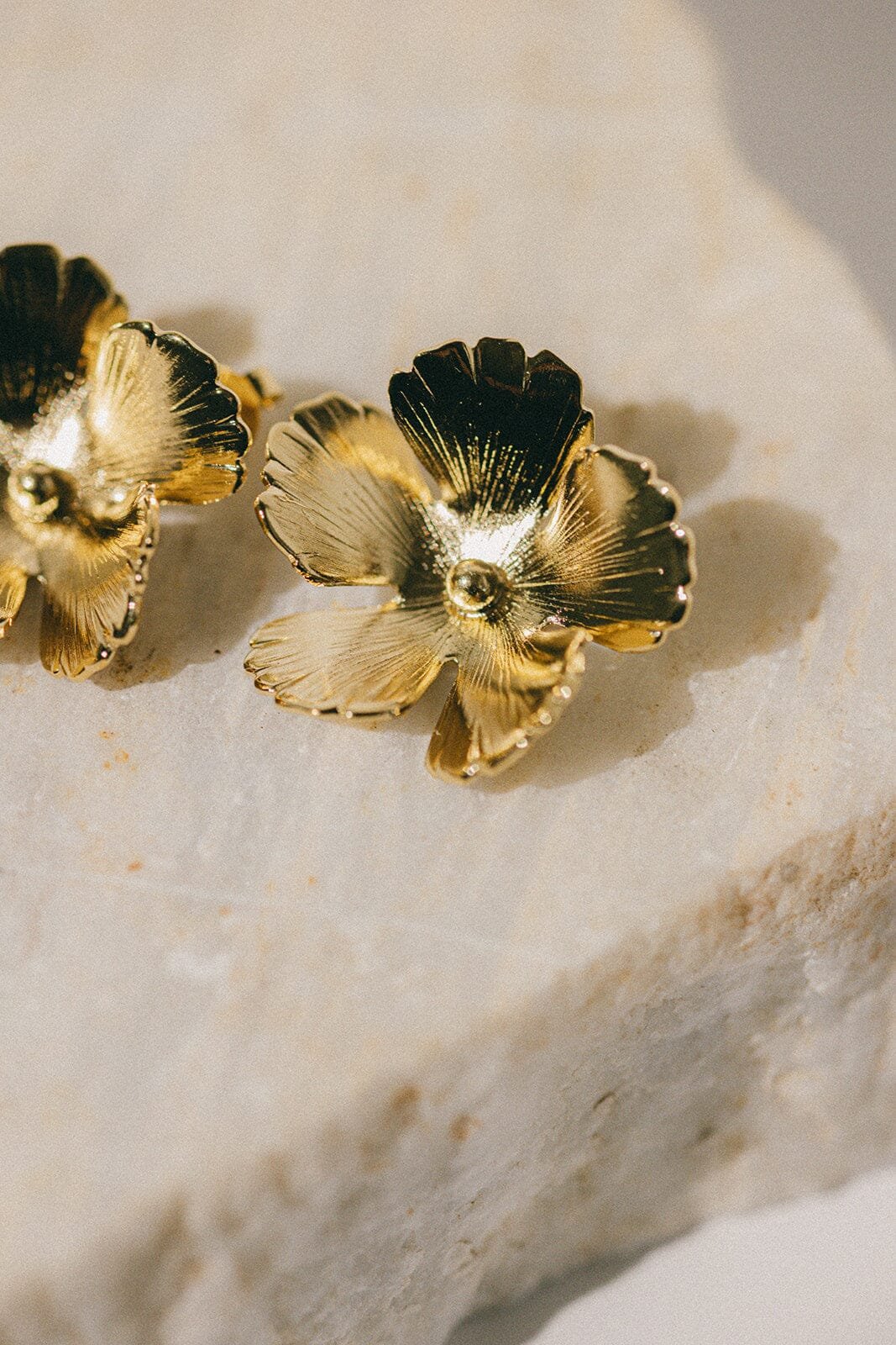 Large flower stud earrings in silver-plated  MONSIEUR SIMONE Golden