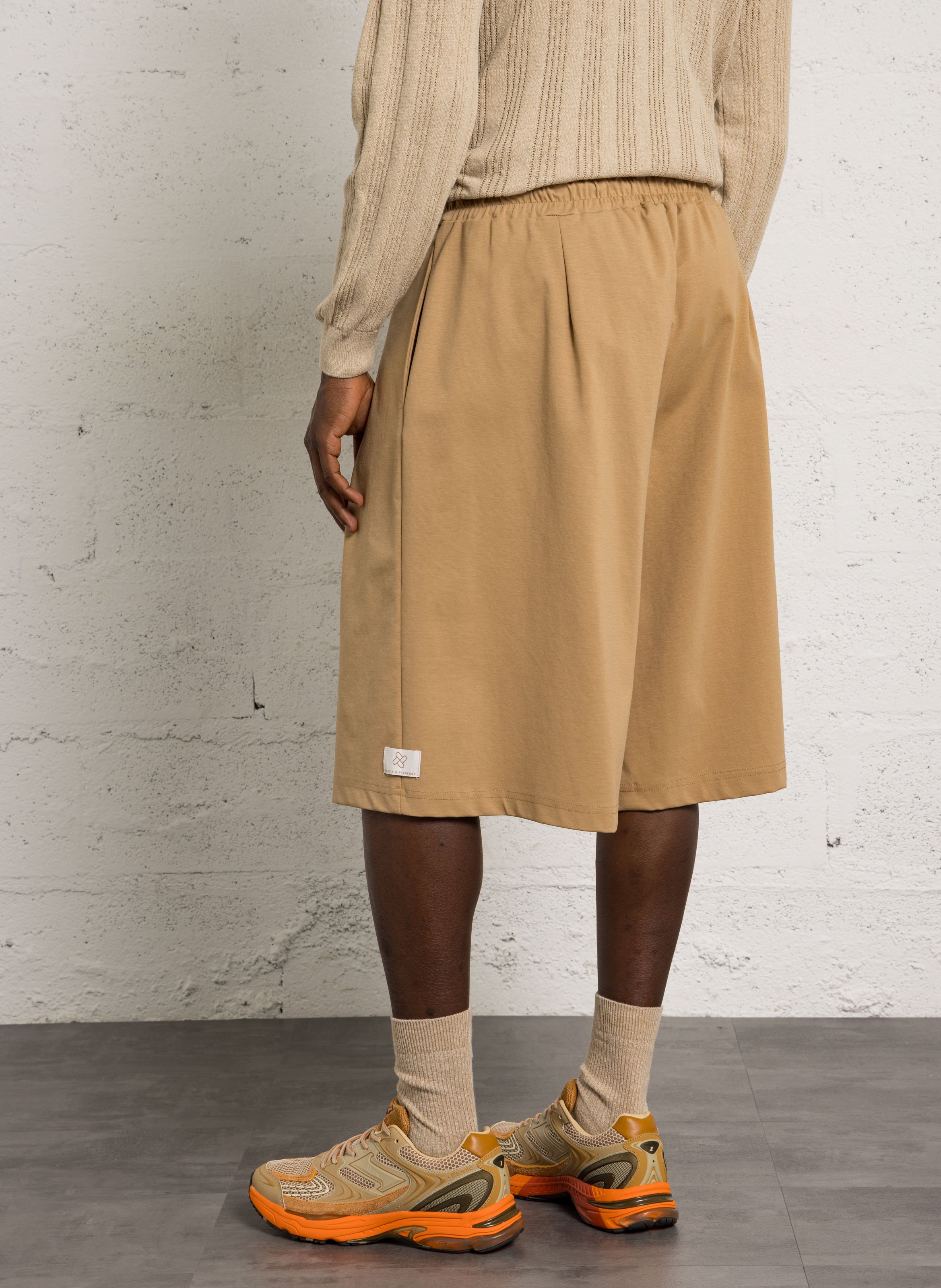 Bermudas rectas de mezcla de algodón IMPERIAL Beige