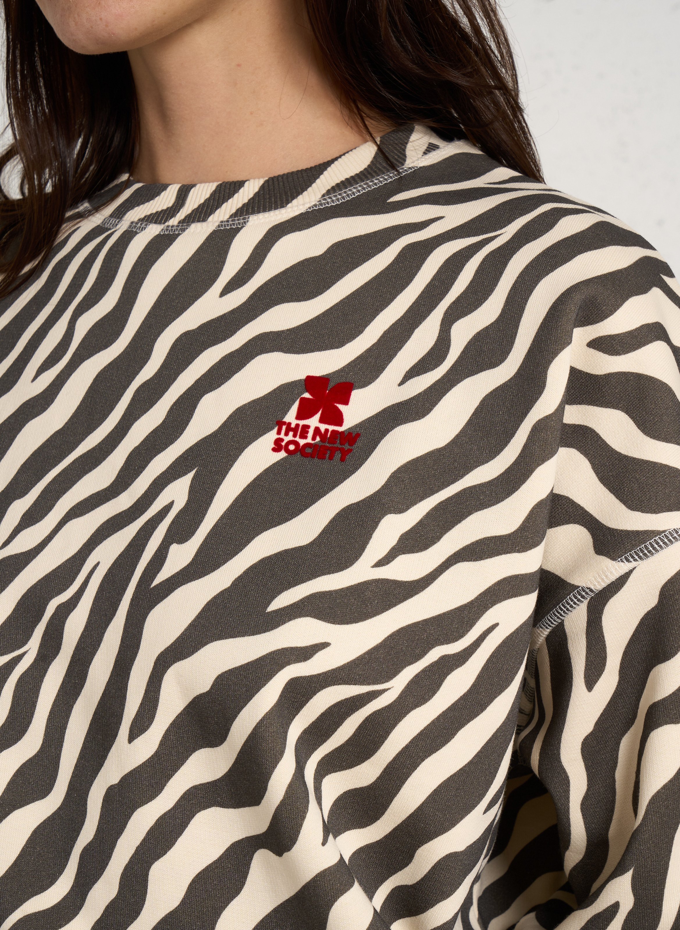 Loose round neck sweatshirt with animal print in blended cotton. THE NEW SOCIETY Black