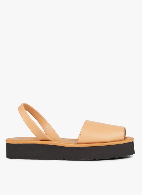 Sandales plates en cuir Avarca Marron Minorquines Femme Place