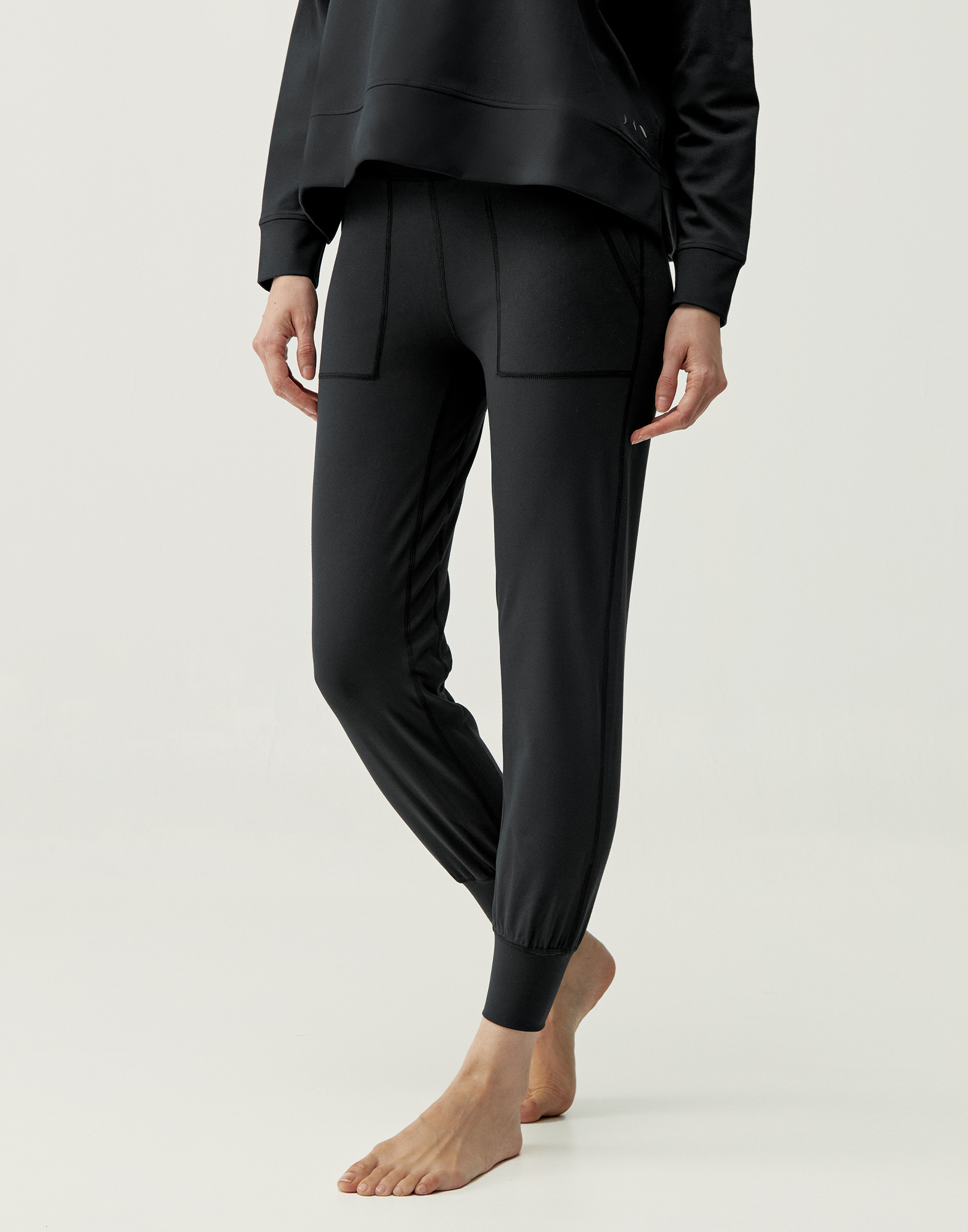 Extra-soft jogging pants BORN