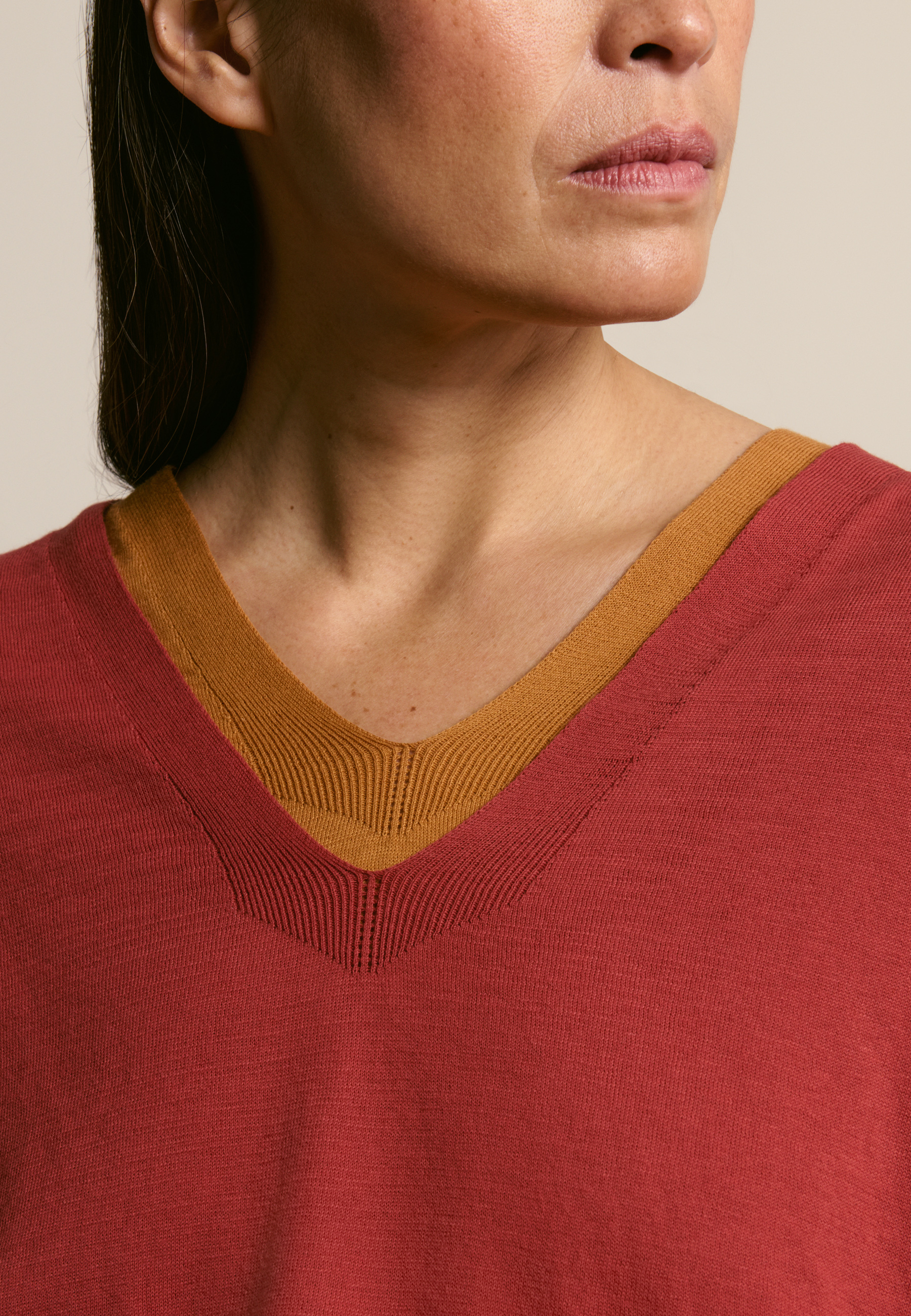 T-shirt col v en coton biologique MAISON MONTAGUT Marron