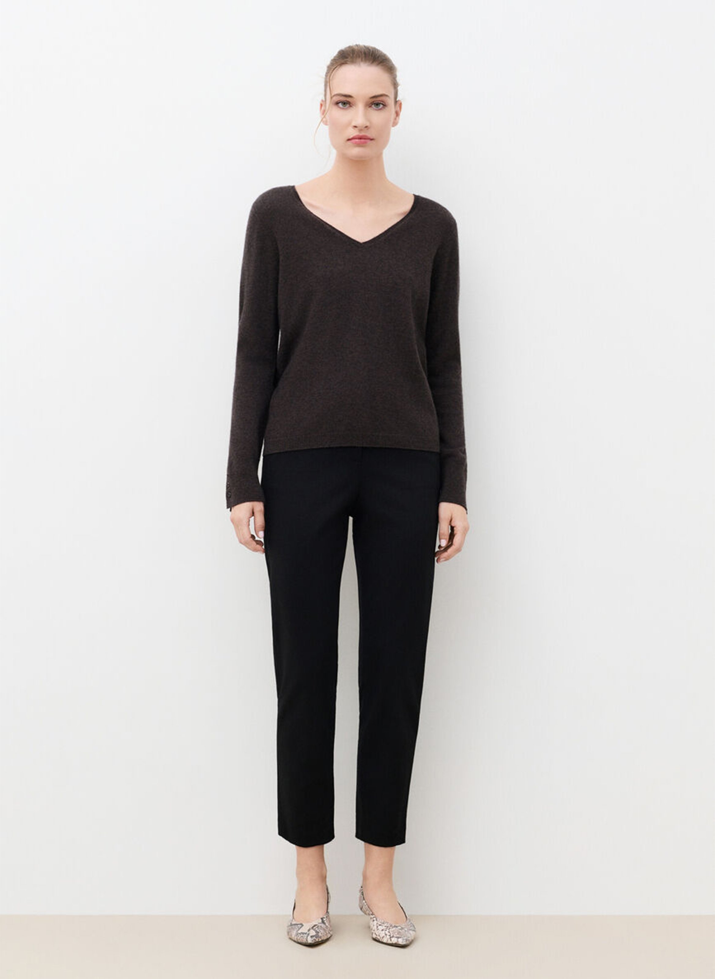 Solid cashmere V-neck sweater CAROLL Brown