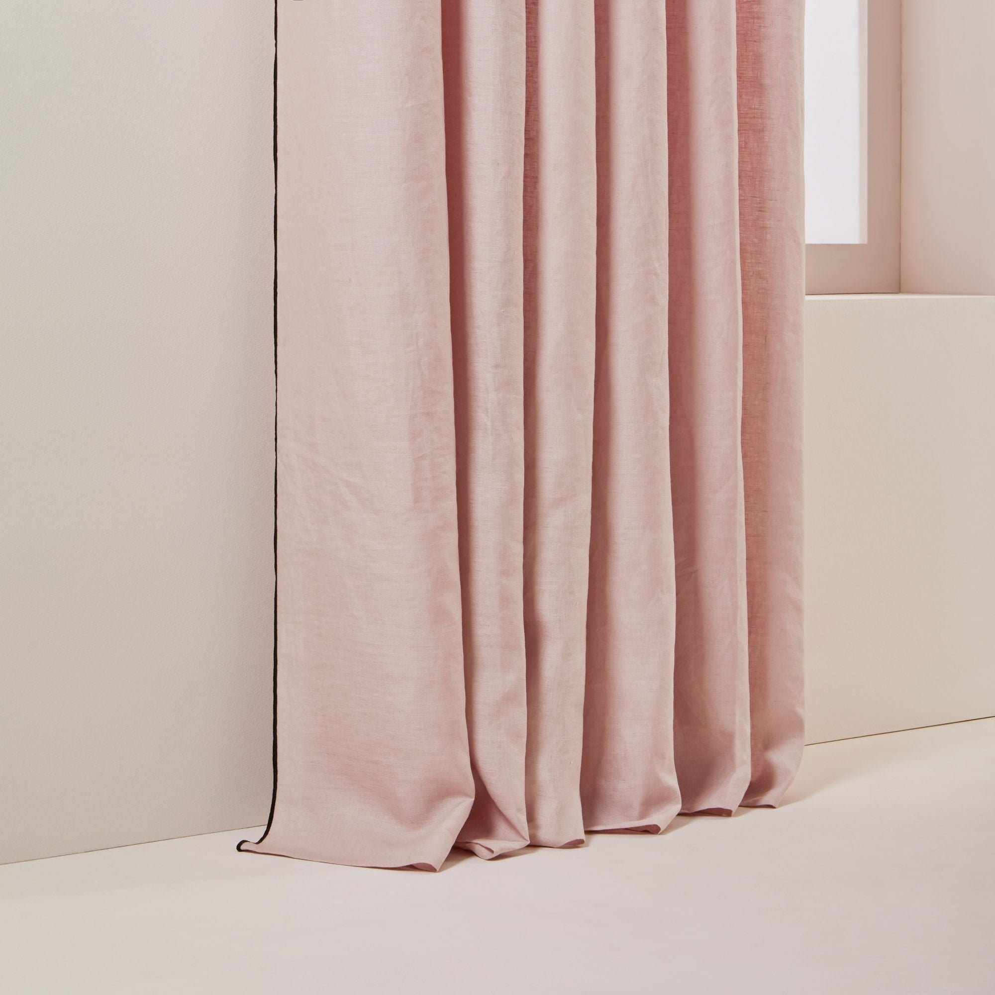 Curtain with black eyelets MADURA Pink