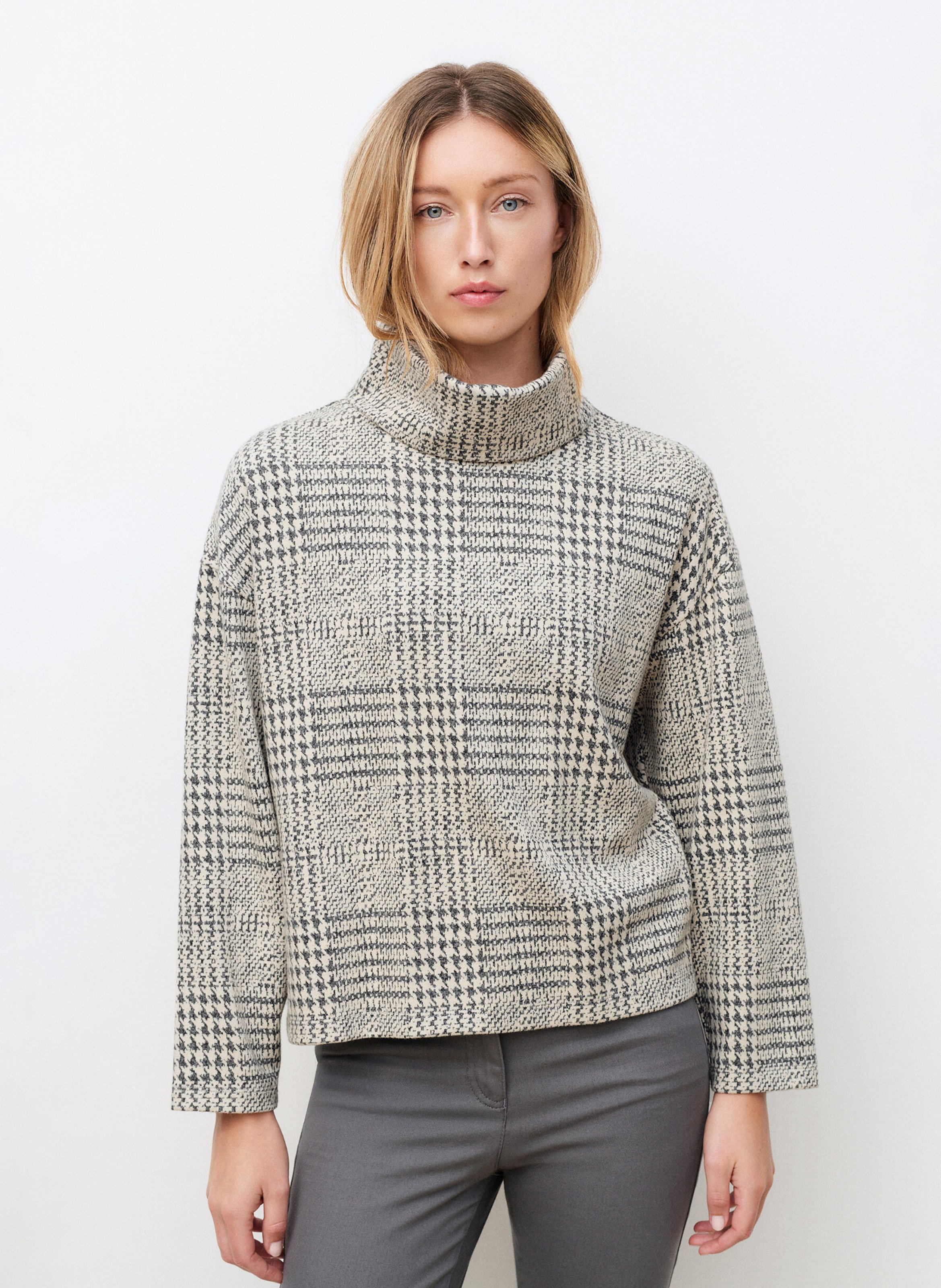 Gerade geschnittener Rollkragenpullover mit Print CAROLL Grau