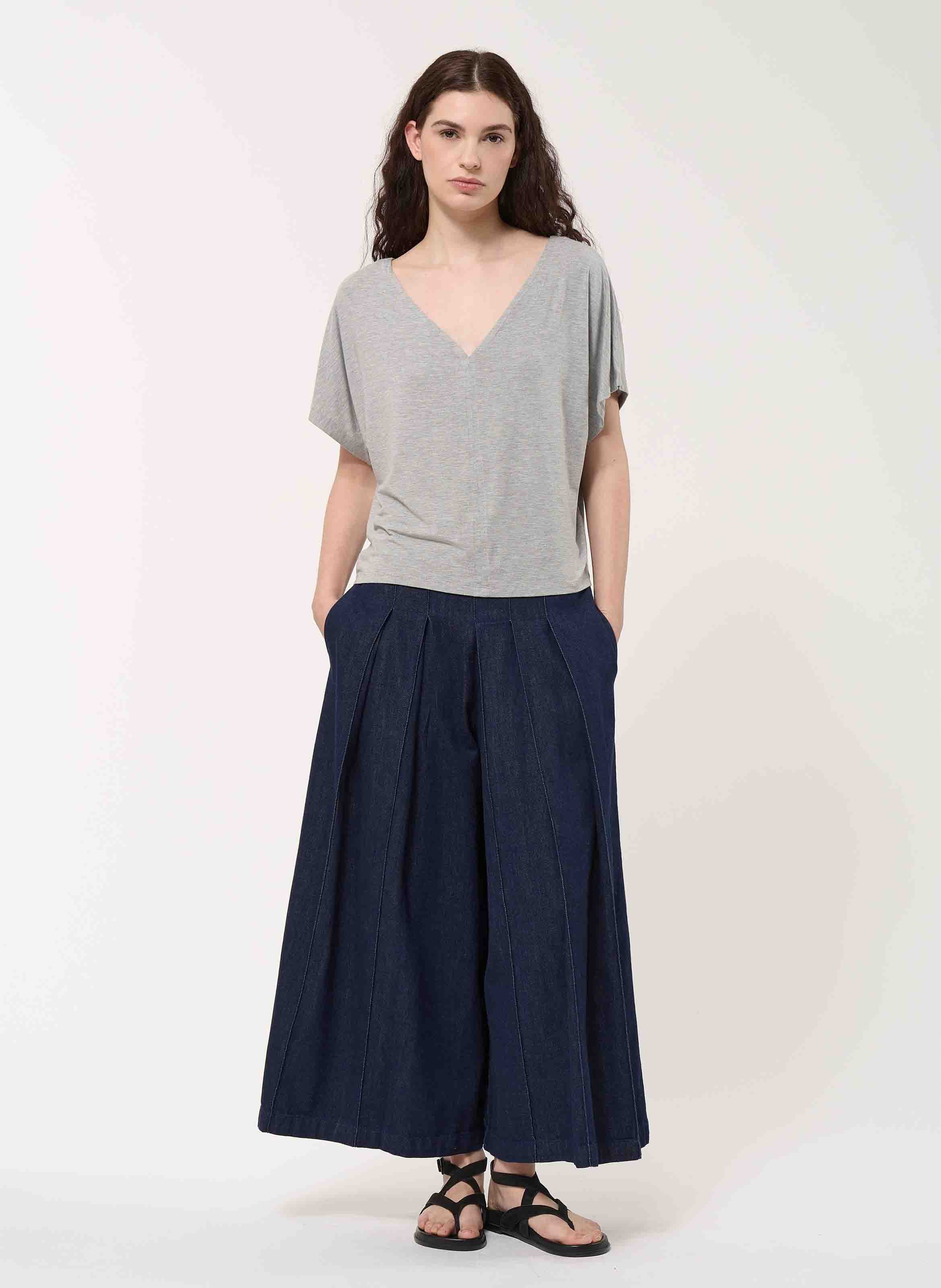 Loose-fit V-neck T-shirt HUMILITY Grey