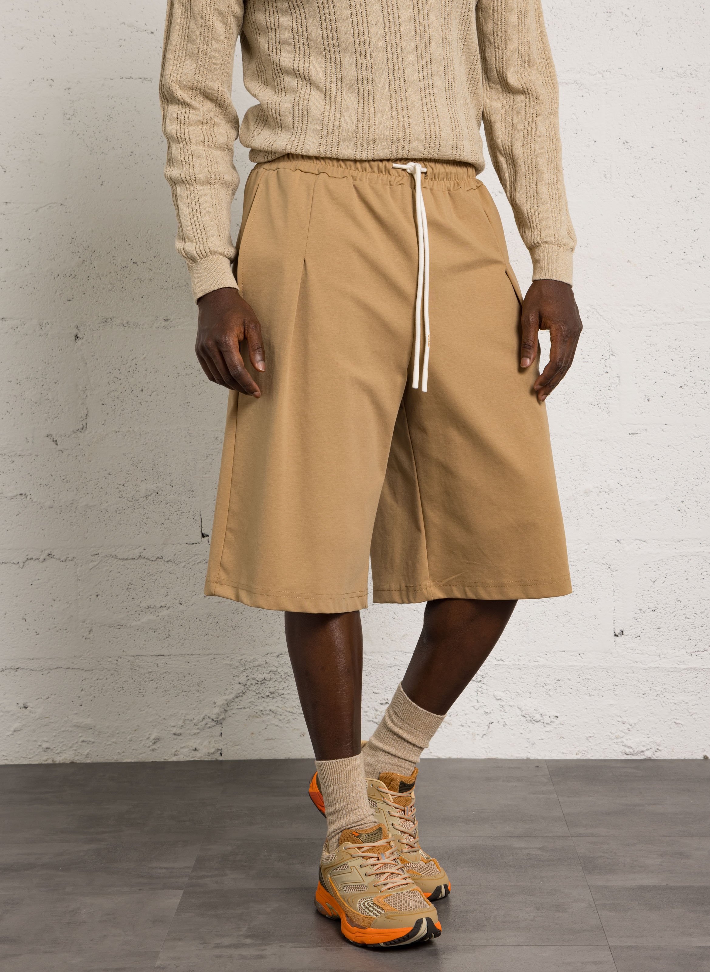 Bermudas rectas de mezcla de algodón IMPERIAL Beige