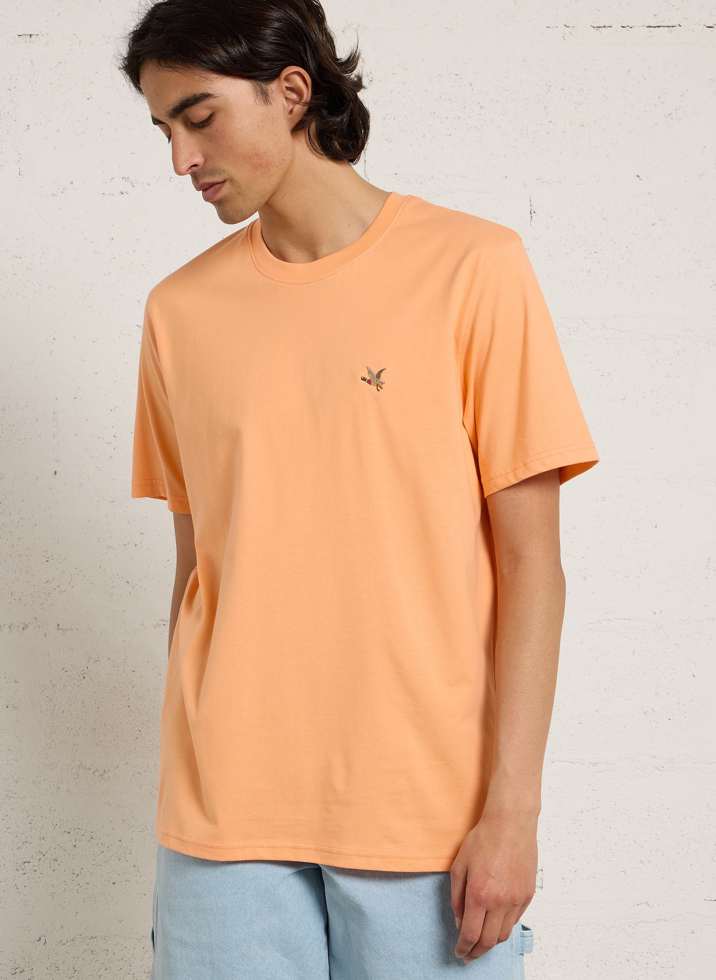 Gerader Rundhalsausschnitt T-Shirt in einfarbig mit gesticktem Logo. CHEVIGNON