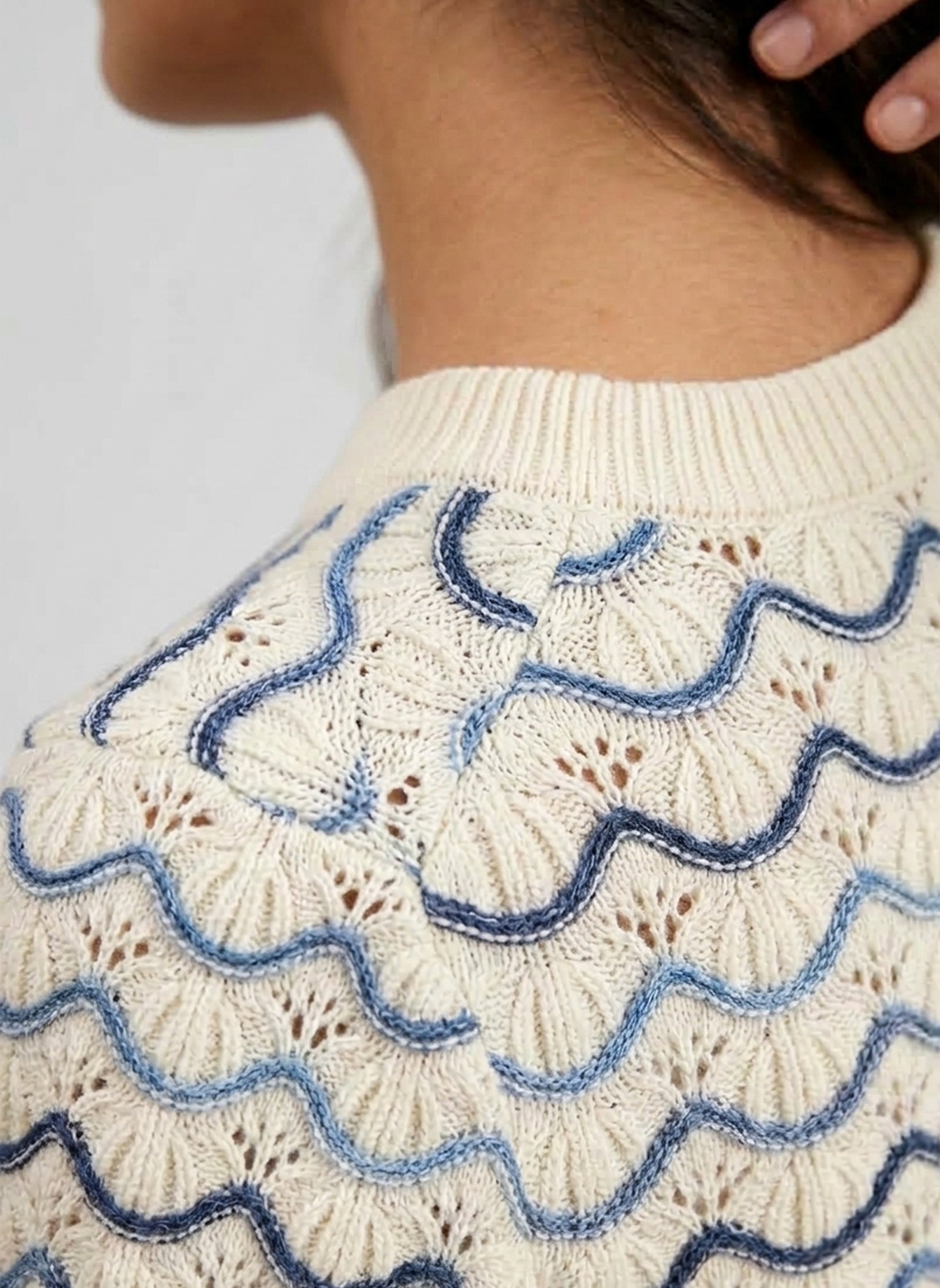 Straight-fit openwork graphic crew-neck top KOOKAI White