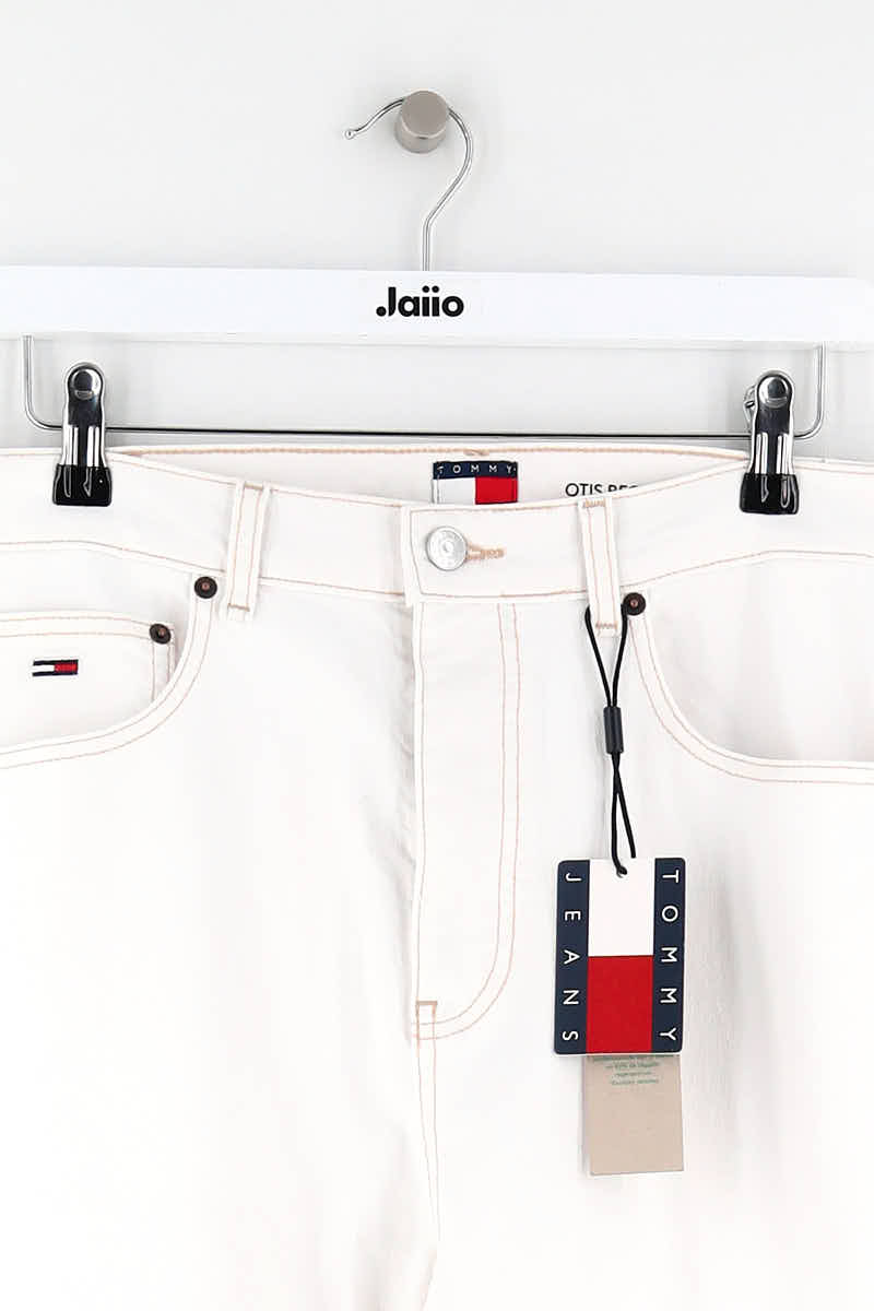 - Straight-leg jeans
- 5 pockets
- Straight cut
- Faded effect TOMMY HILFIGER - SECONDE MAIN White