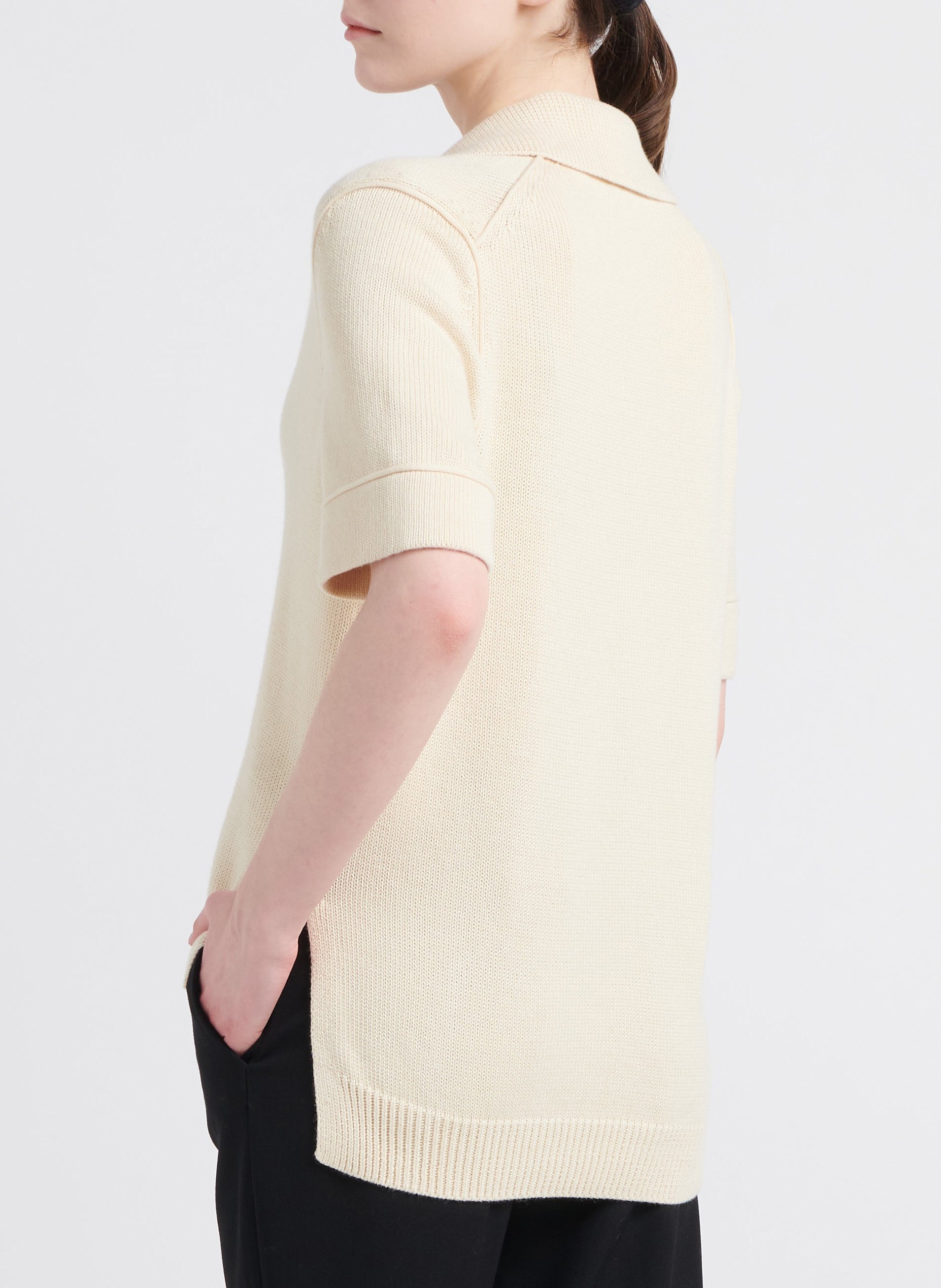 Top de mezcla de algodón con cuello de camisa THEORY Beige