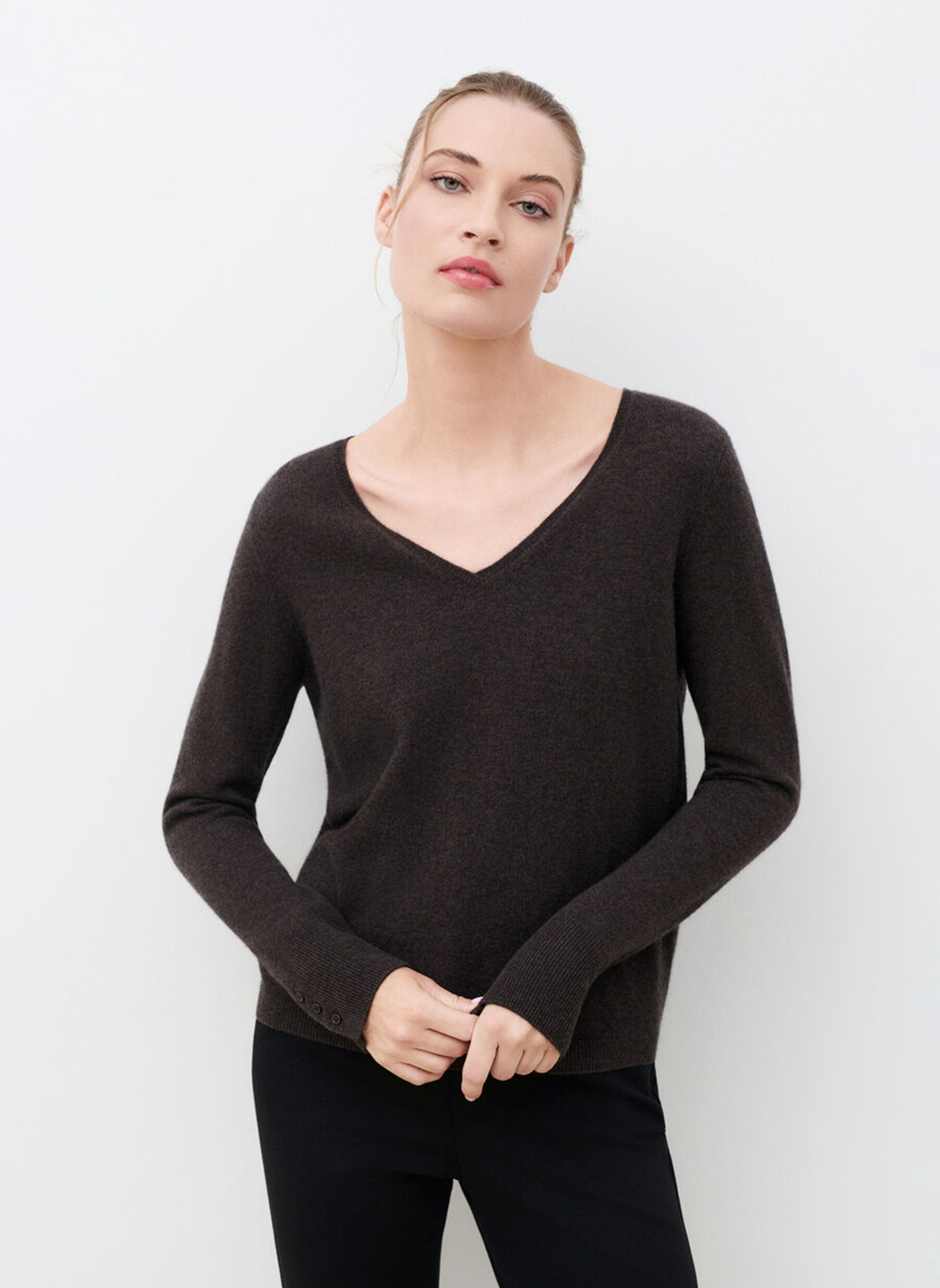Solid cashmere V-neck sweater CAROLL Brown