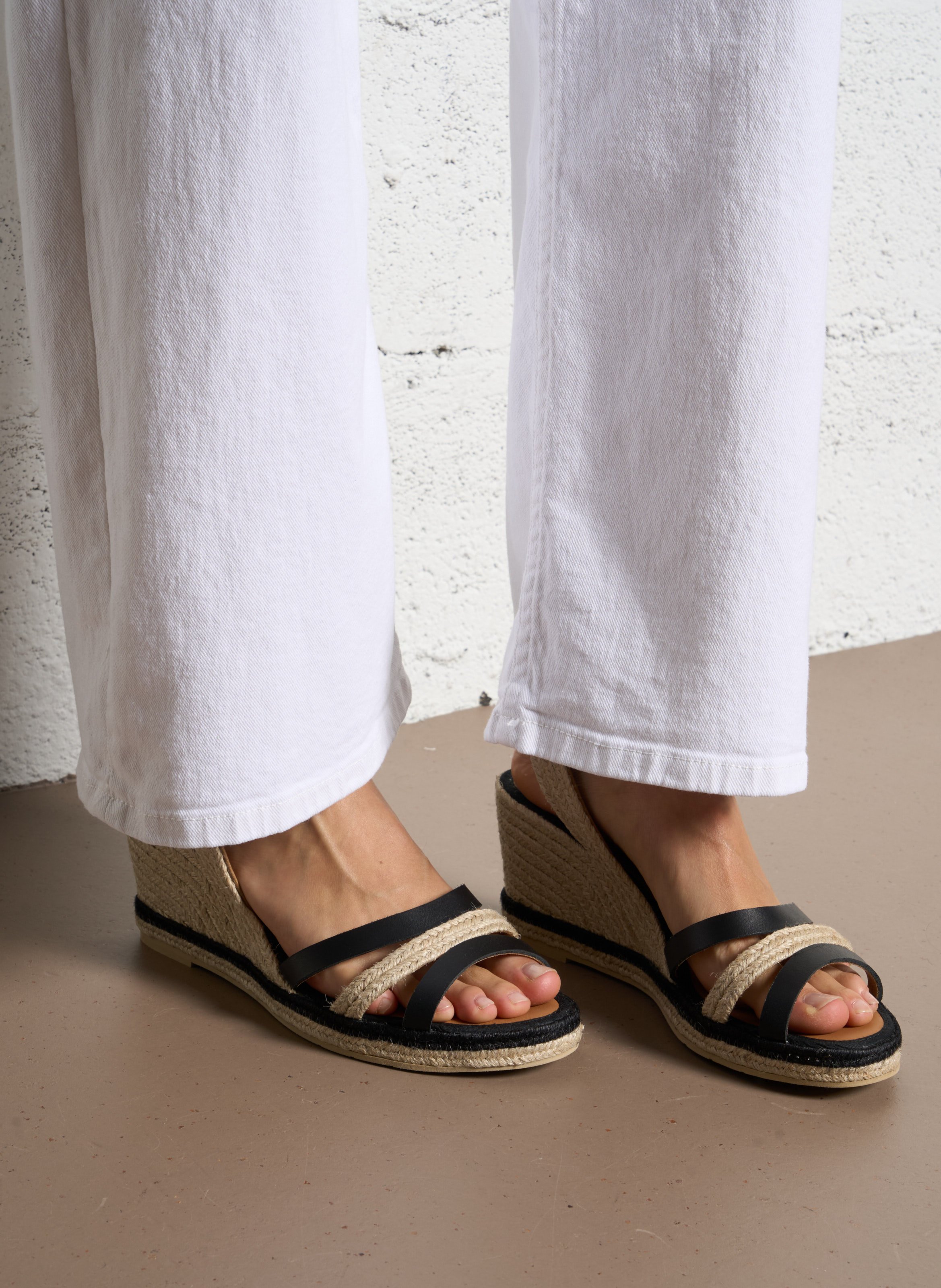 Heeled leather sandals Black