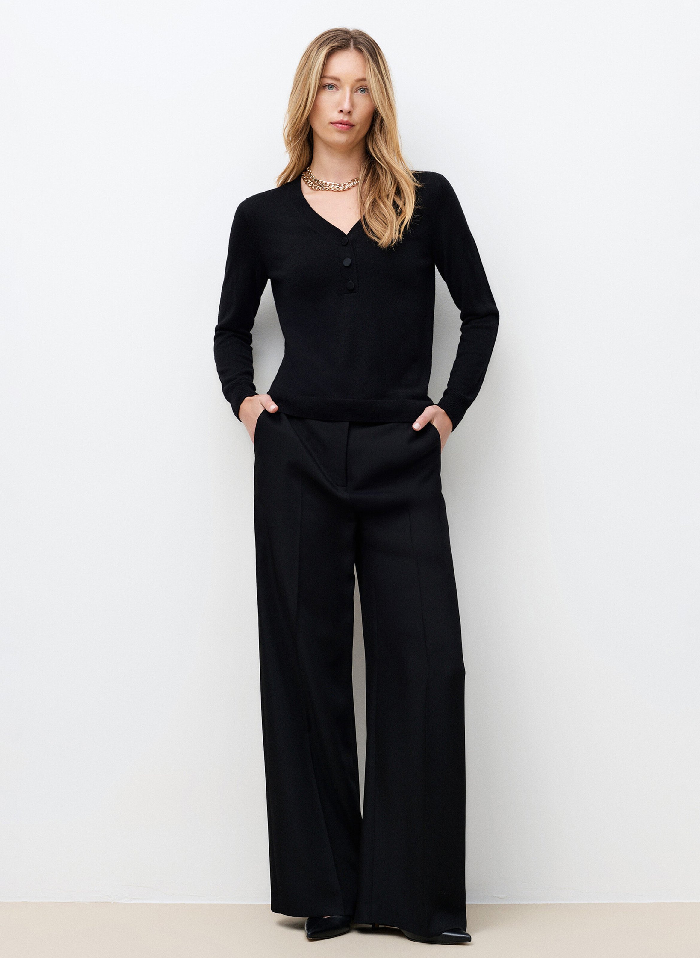 Gerade geschnittener Pullover aus Wollmix mit V-Ausschnitt CAROLL Schwarz