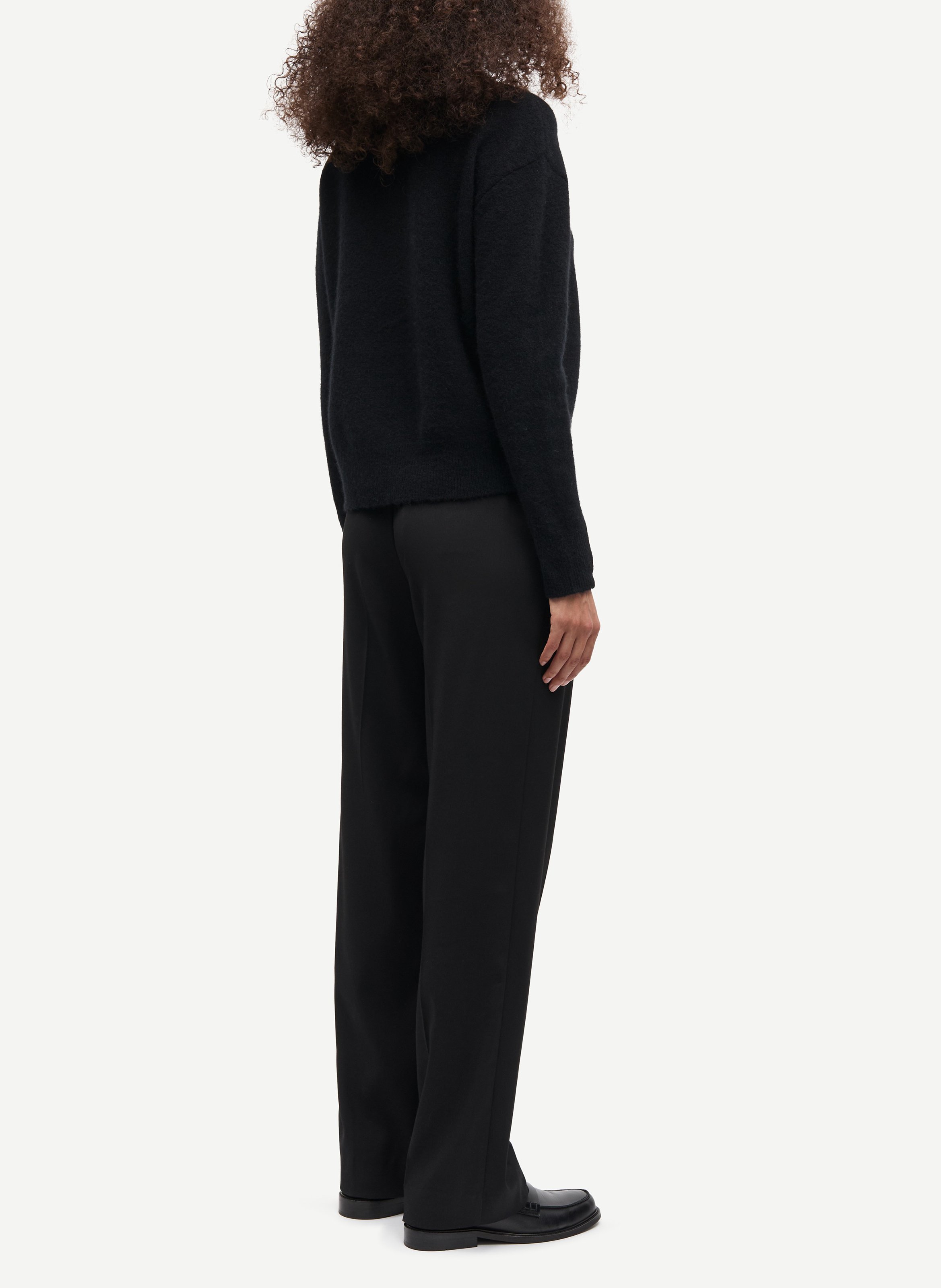 Caissa - Wollstrickpullover mit V-Ausschnitt und Details Schwarz