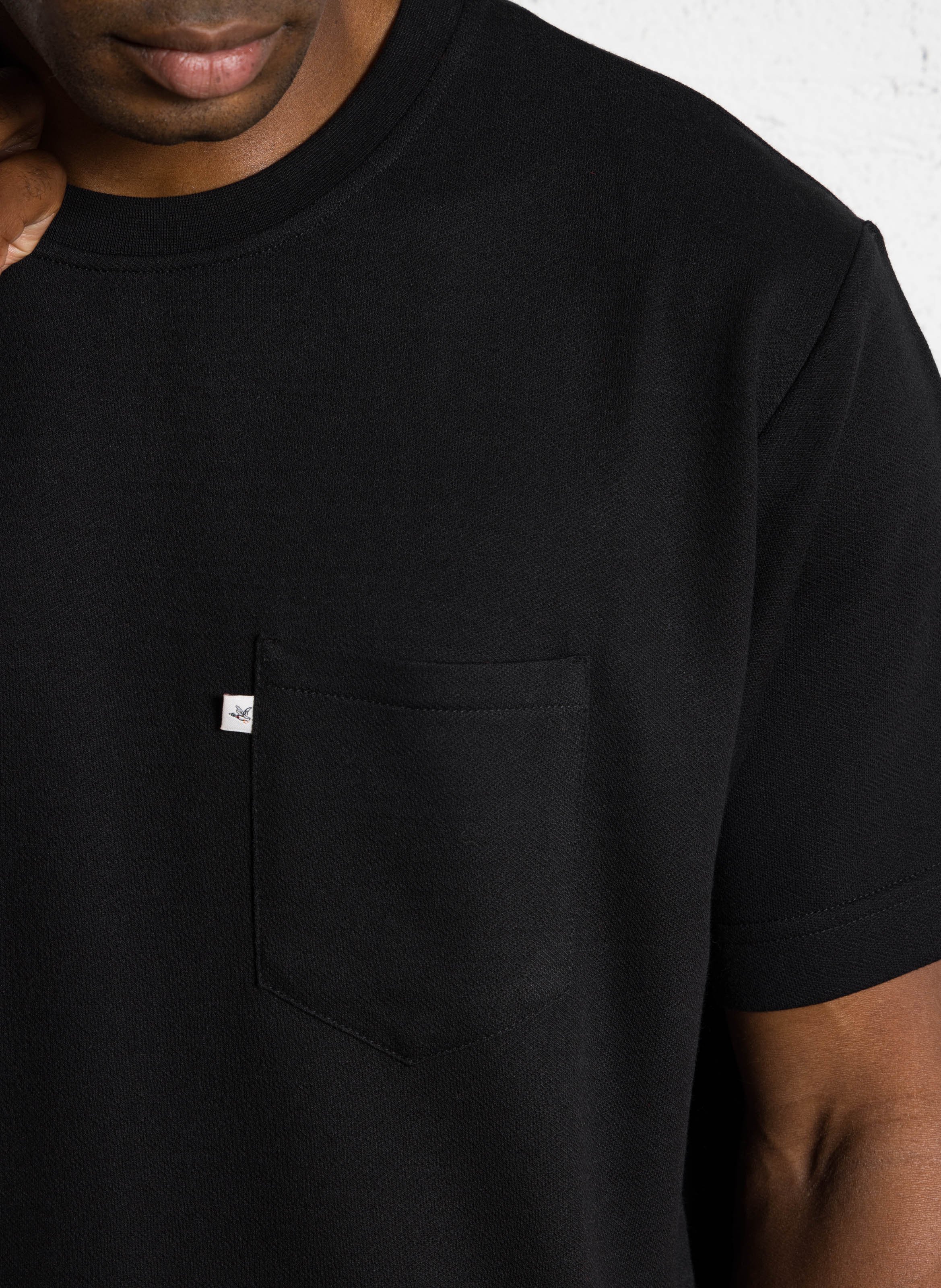 Tee-shirt droit uni à poche poitrine CHEVIGNON Noir