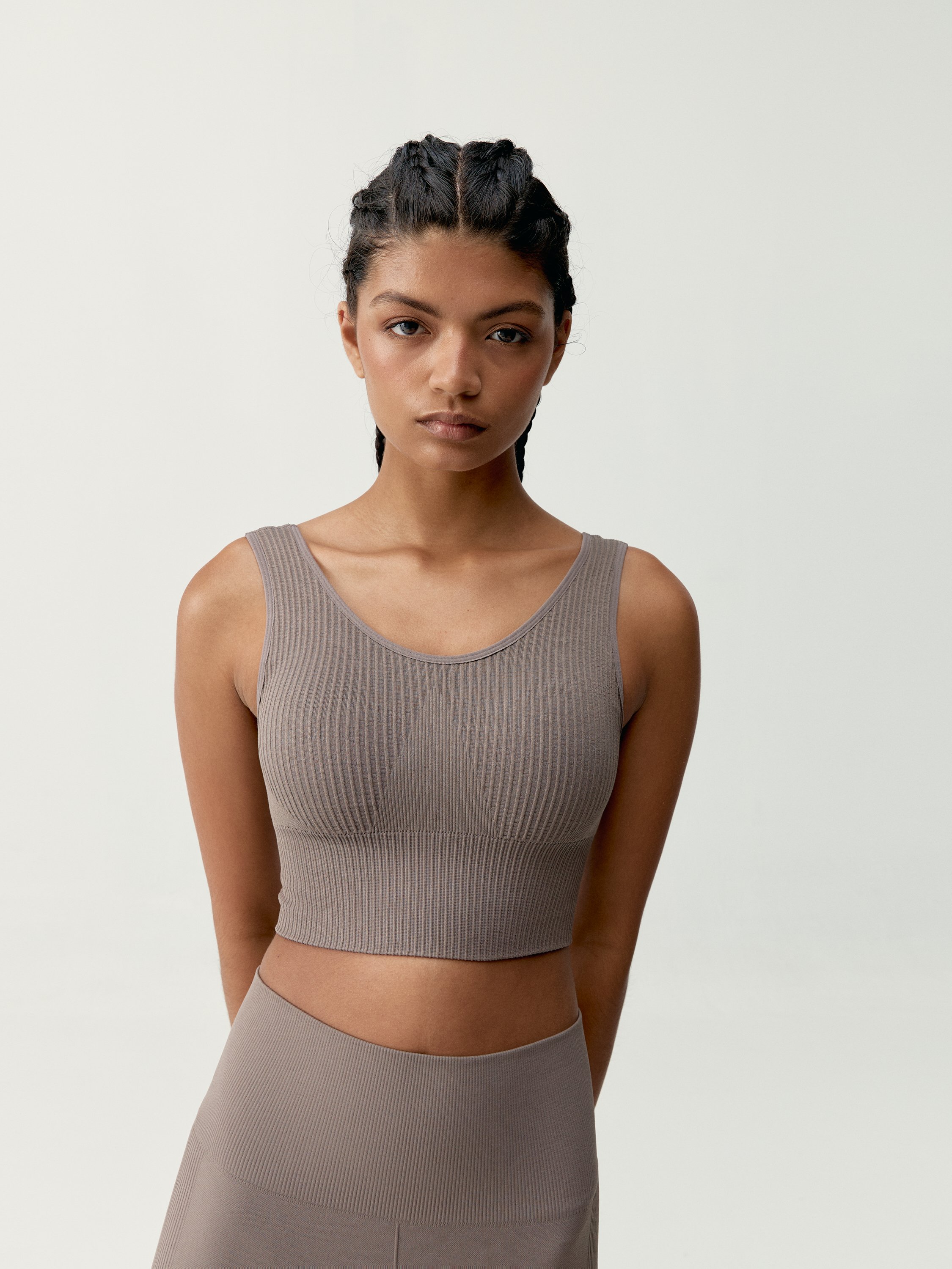 Seamless high-impact sports bra with high support BORN LIVING YOGA