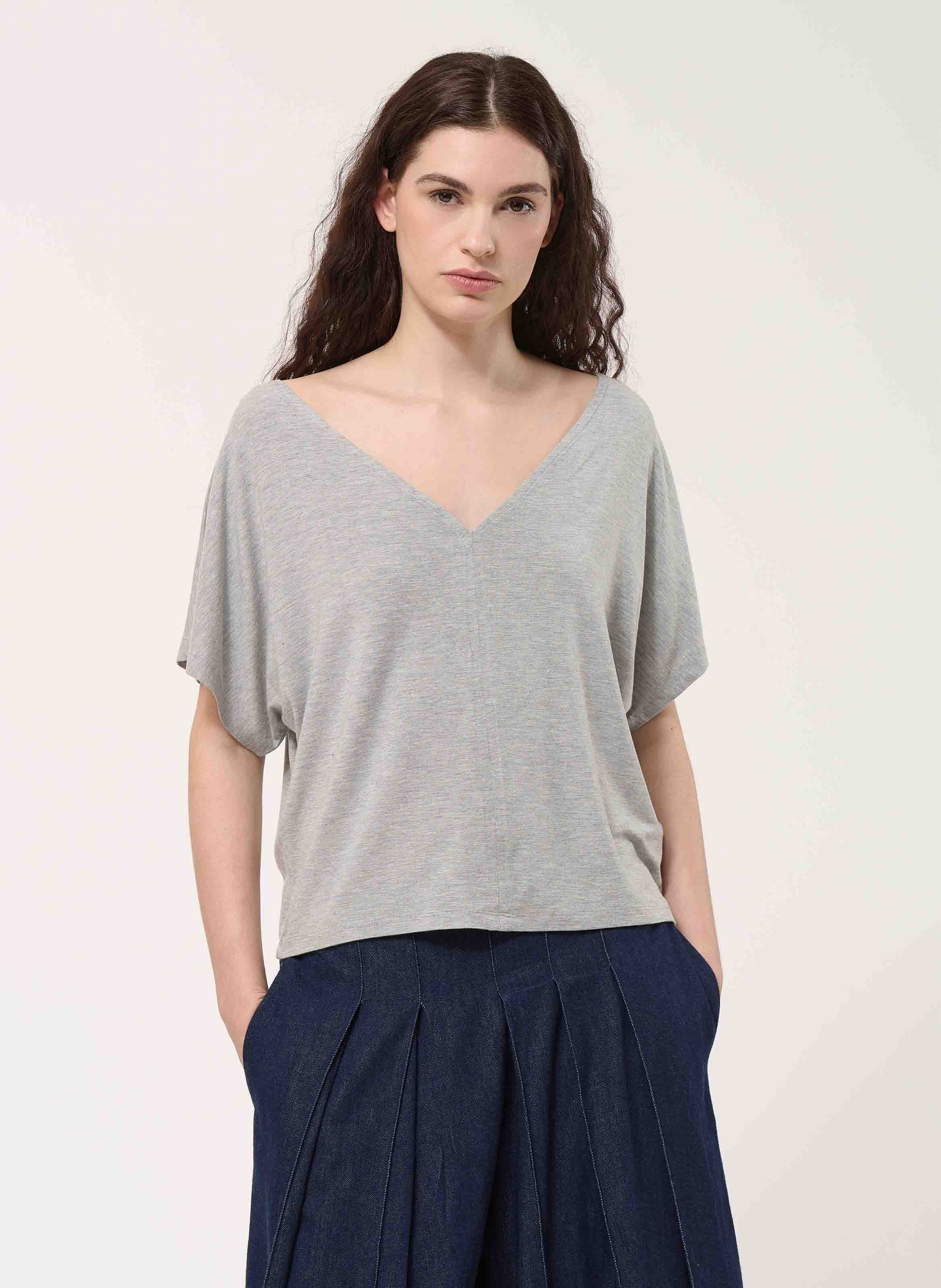 Loose-fit V-neck T-shirt HUMILITY