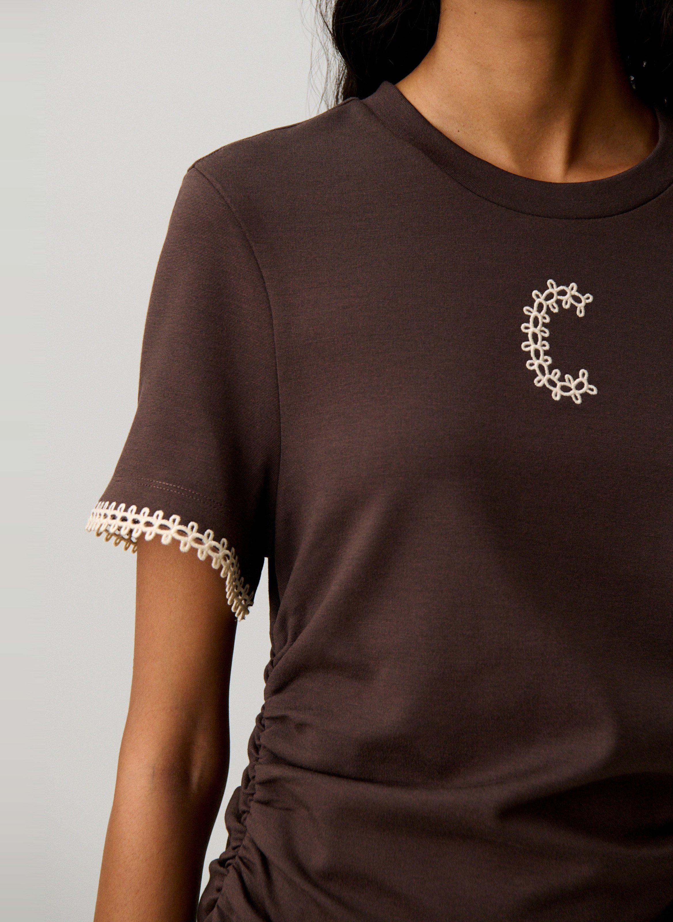 Tee-shirt droit col rond brodé CLAUDIE PIERLOT Marron