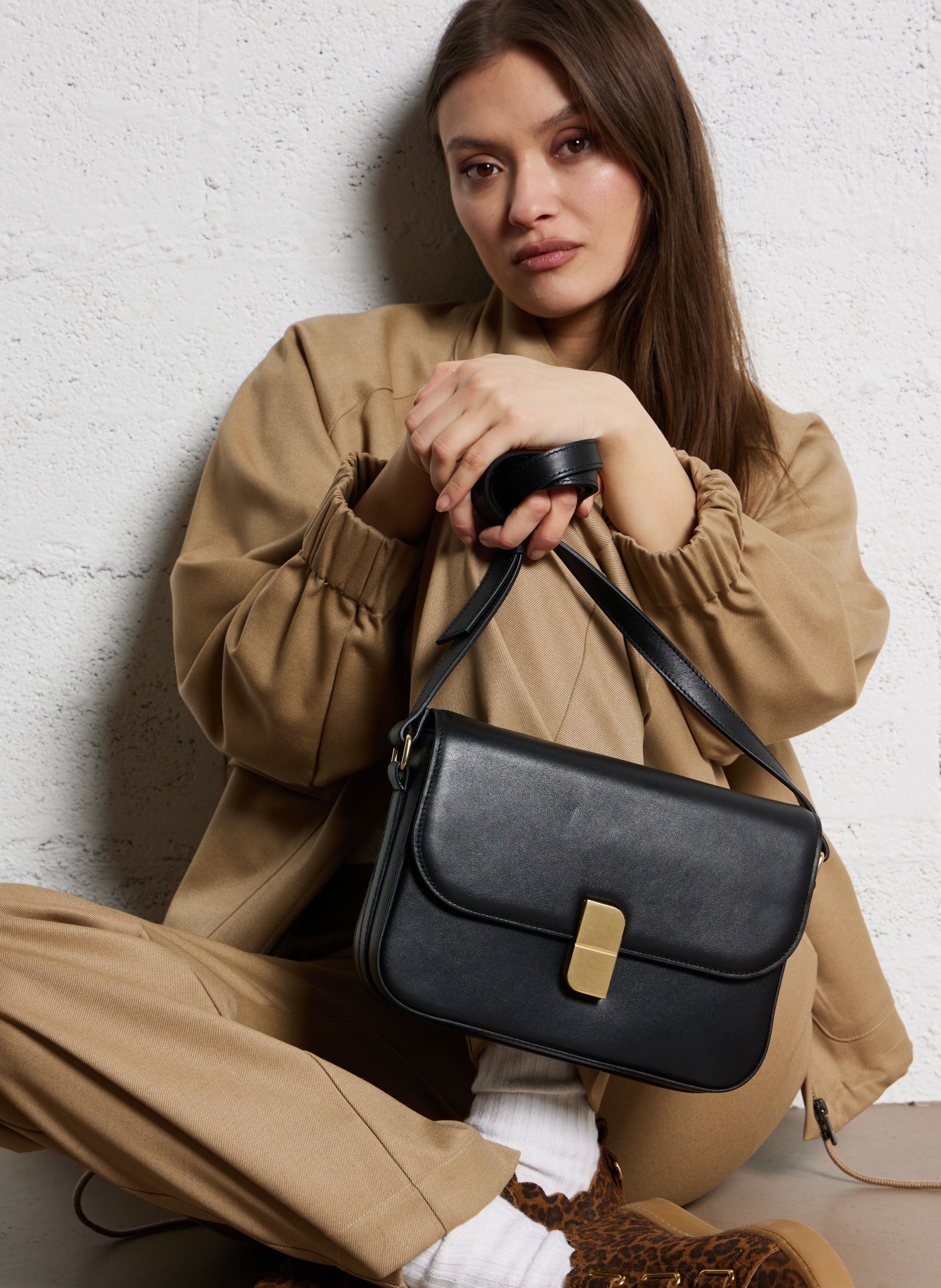 Leder-Umhängetasche mit Umschlag NAT & NIN Schwarz