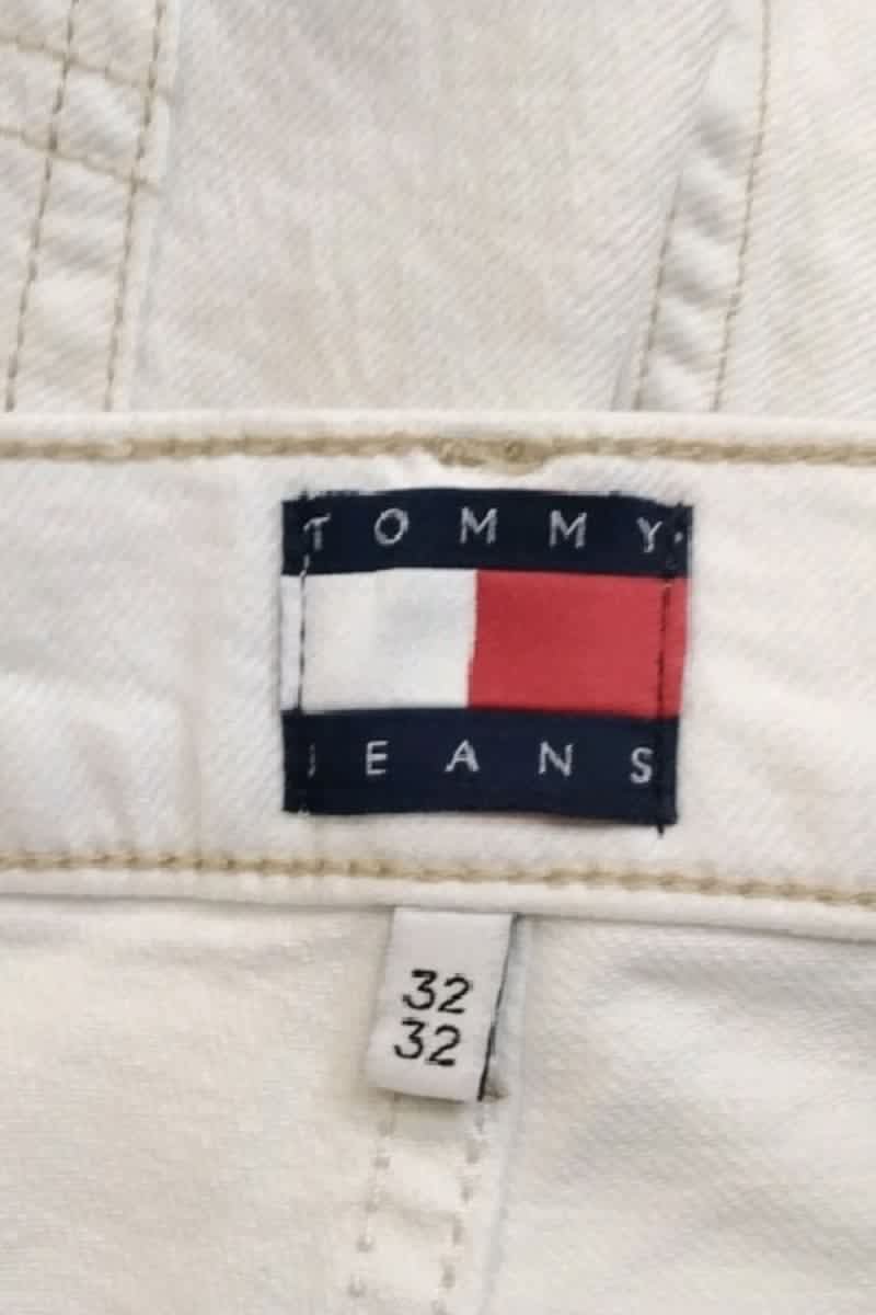 - Straight-leg jeans
- 5 pockets
- Straight cut
- Faded effect TOMMY HILFIGER - SECONDE MAIN White