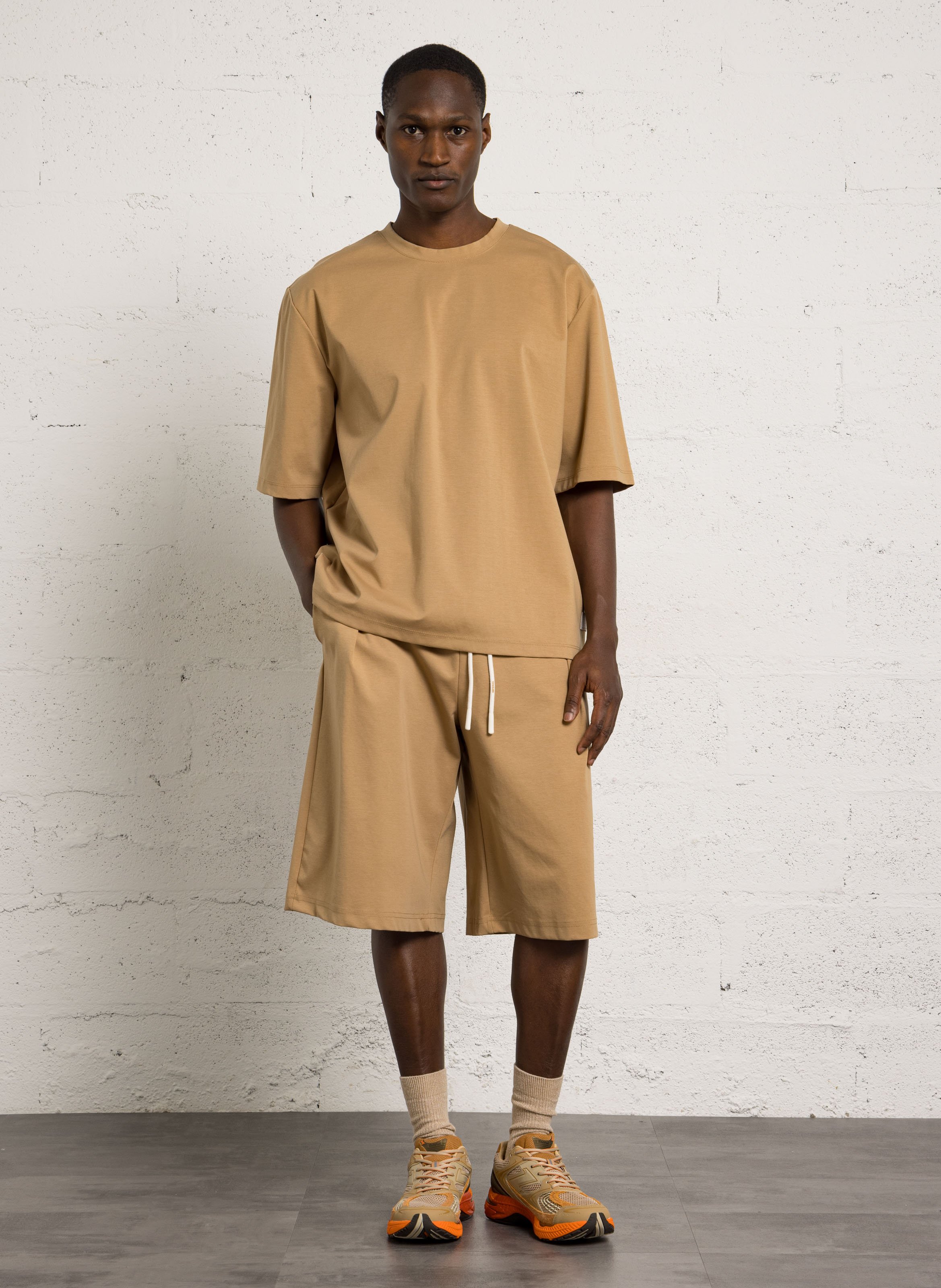 Bermudas rectas de mezcla de algodón IMPERIAL Beige