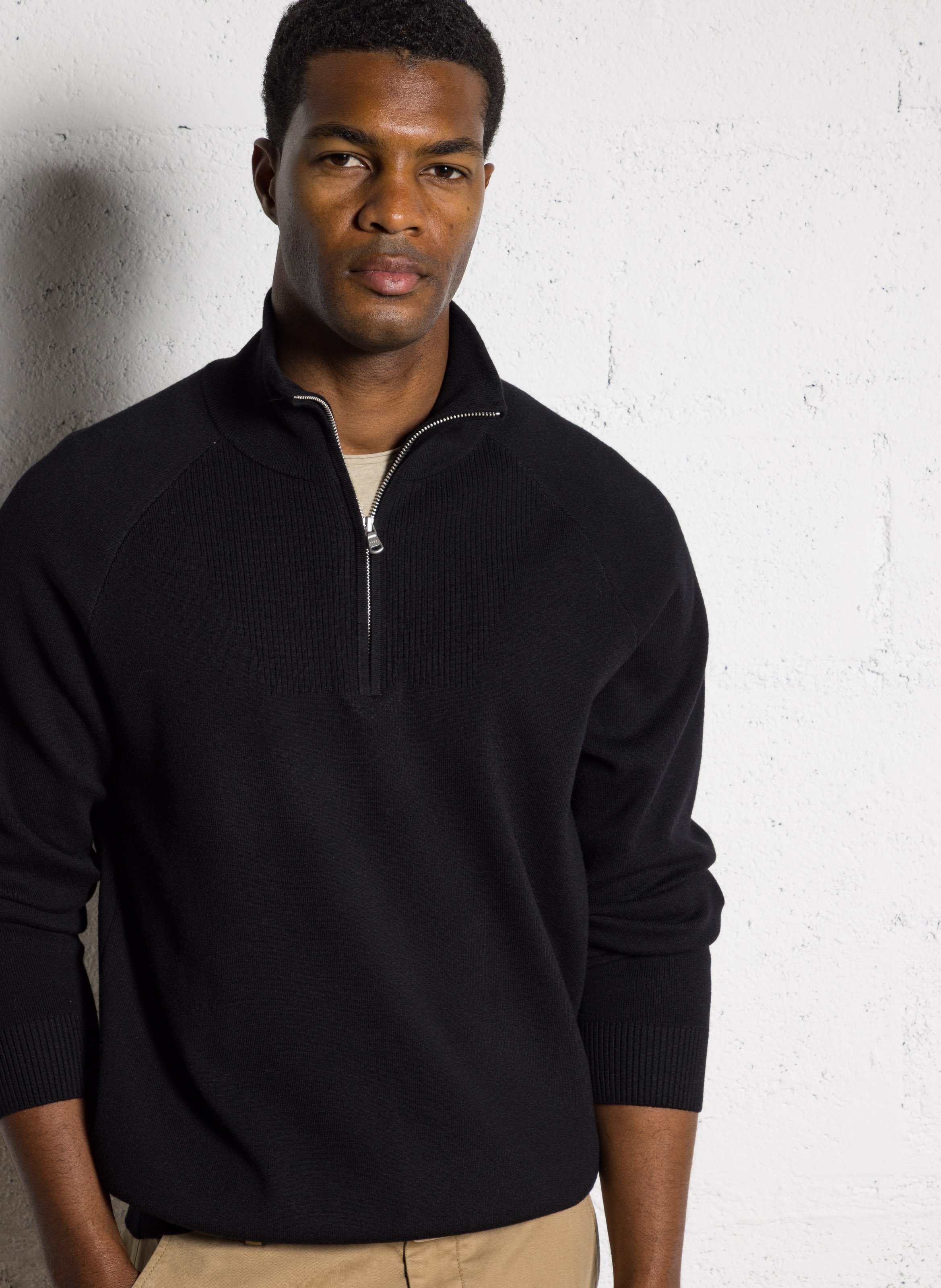 Solid straight-fit sweater with a zippered high collar IKKS Black