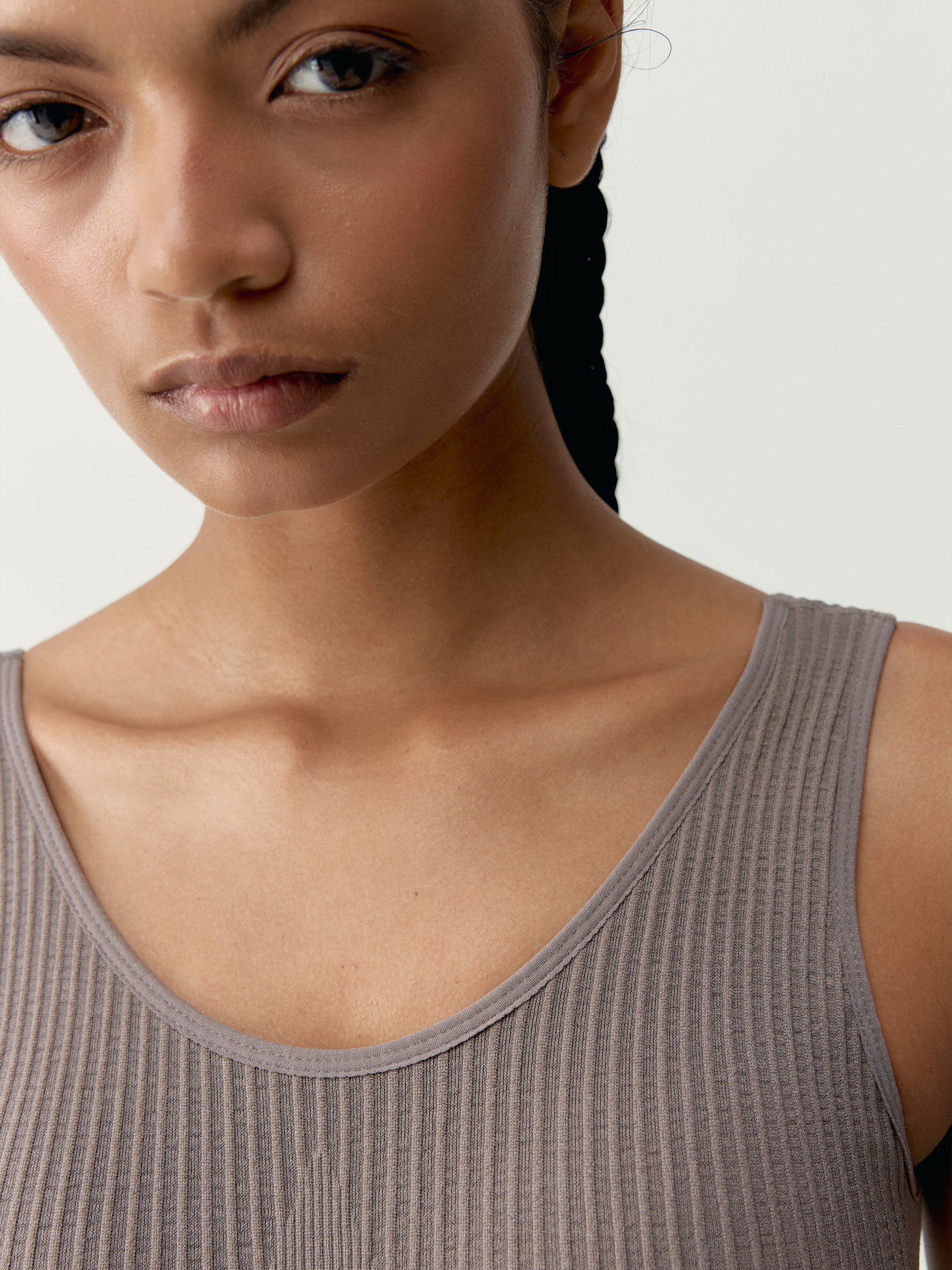 Seamless high-impact sports bra with high support BORN LIVING YOGA Brown