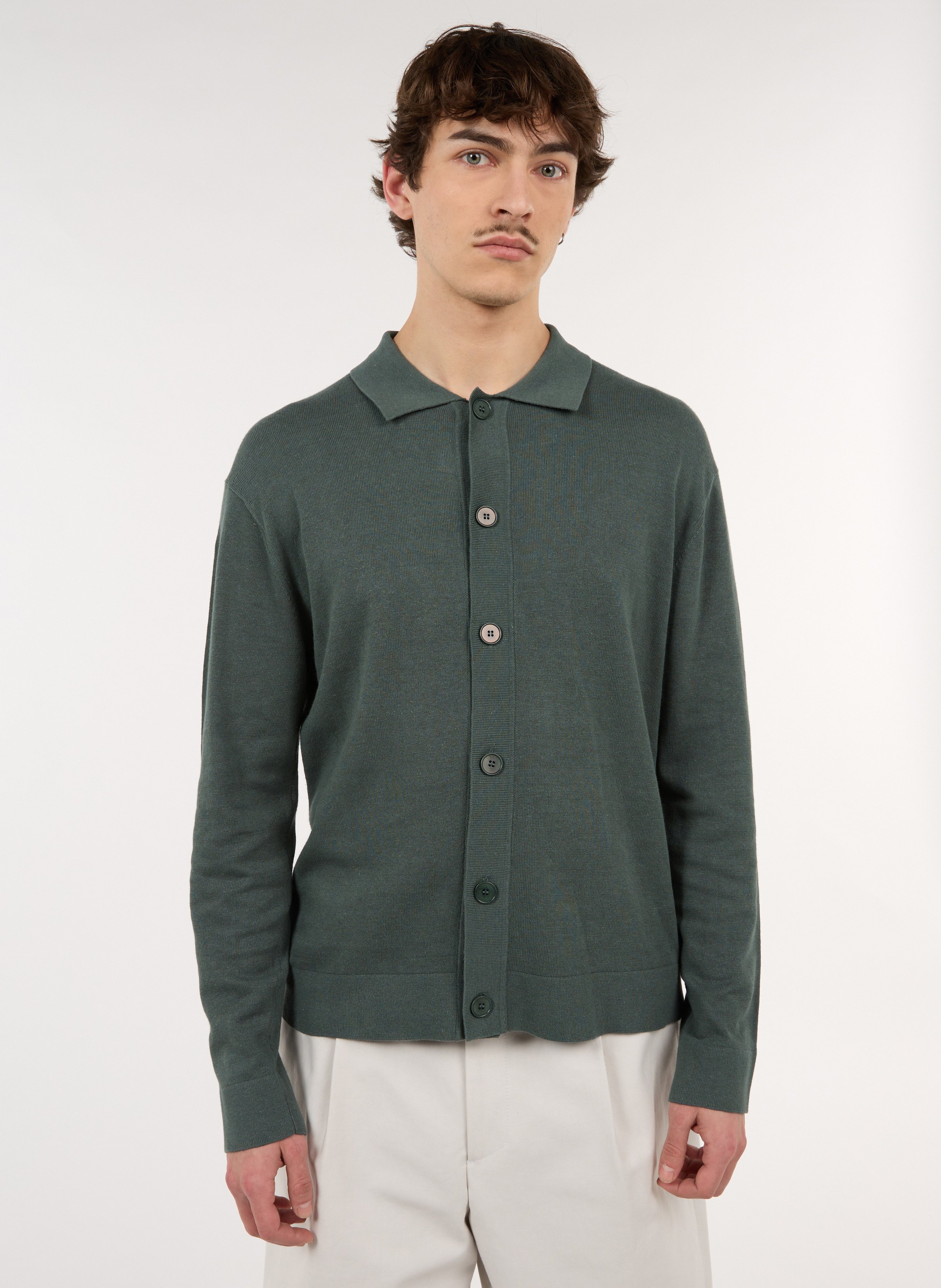 Gerade geschnittener Cardigan mit klassischem Kragen aus Baumwoll-Leinen-Mischgewebe SAISON 1865