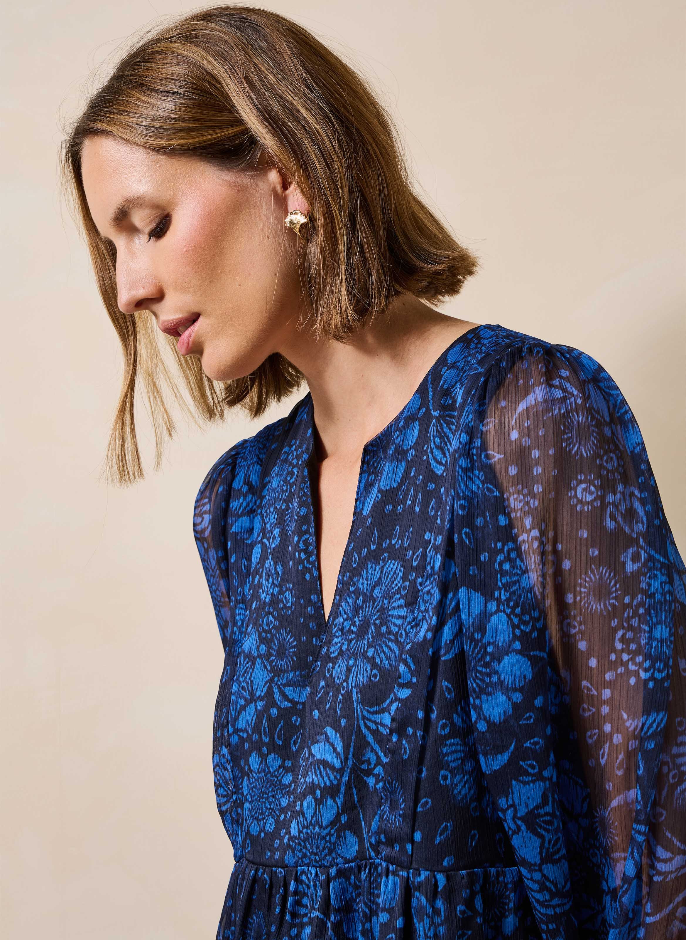 Weites Kleid mit Blumenmuster LA FEE MARABOUTEE Blau